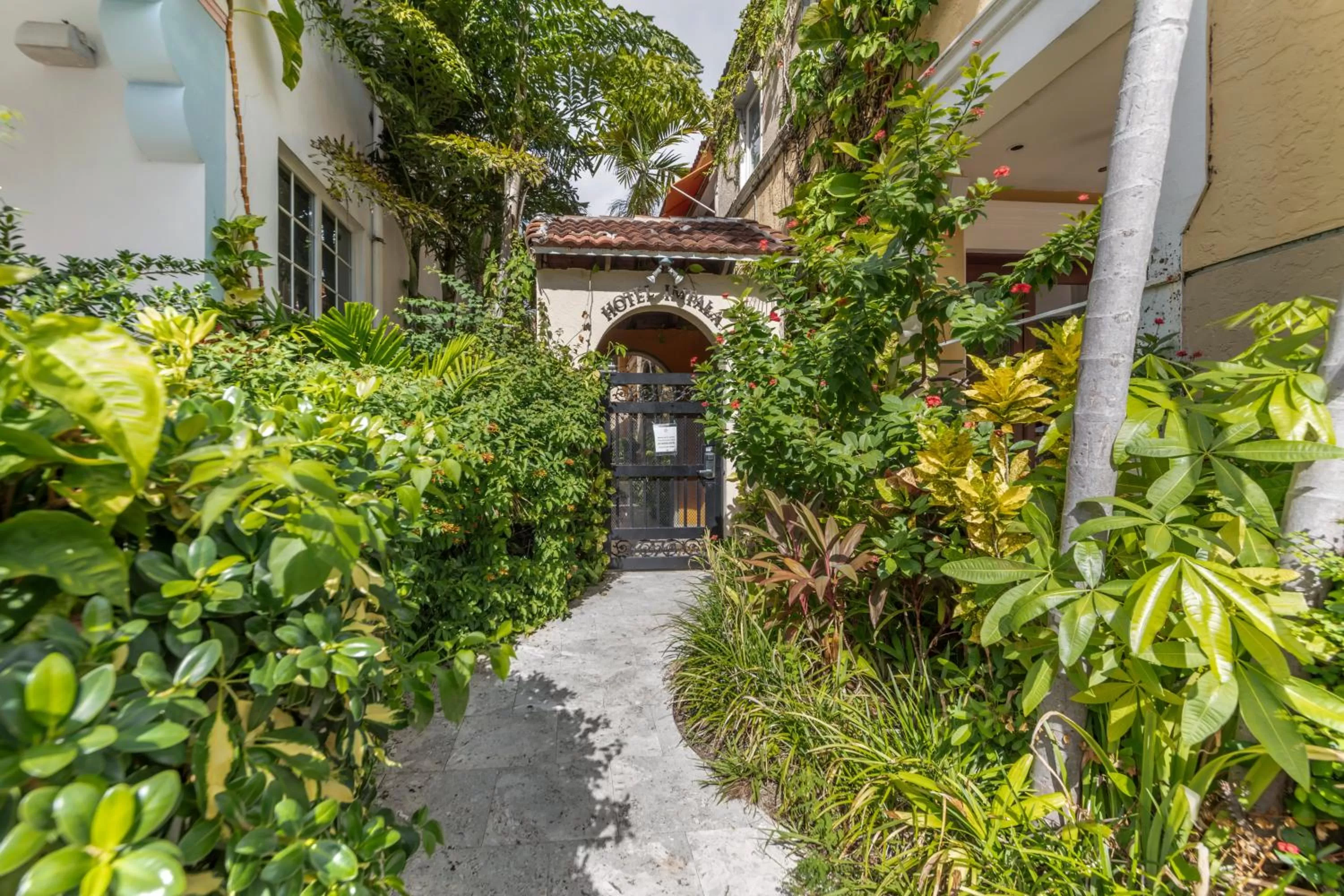 Facade/entrance in Hotel Impala by LuxUrban