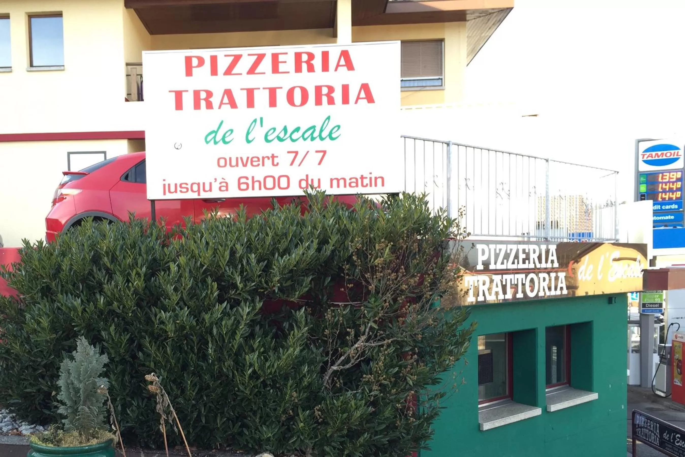 Restaurant/places to eat in Escale