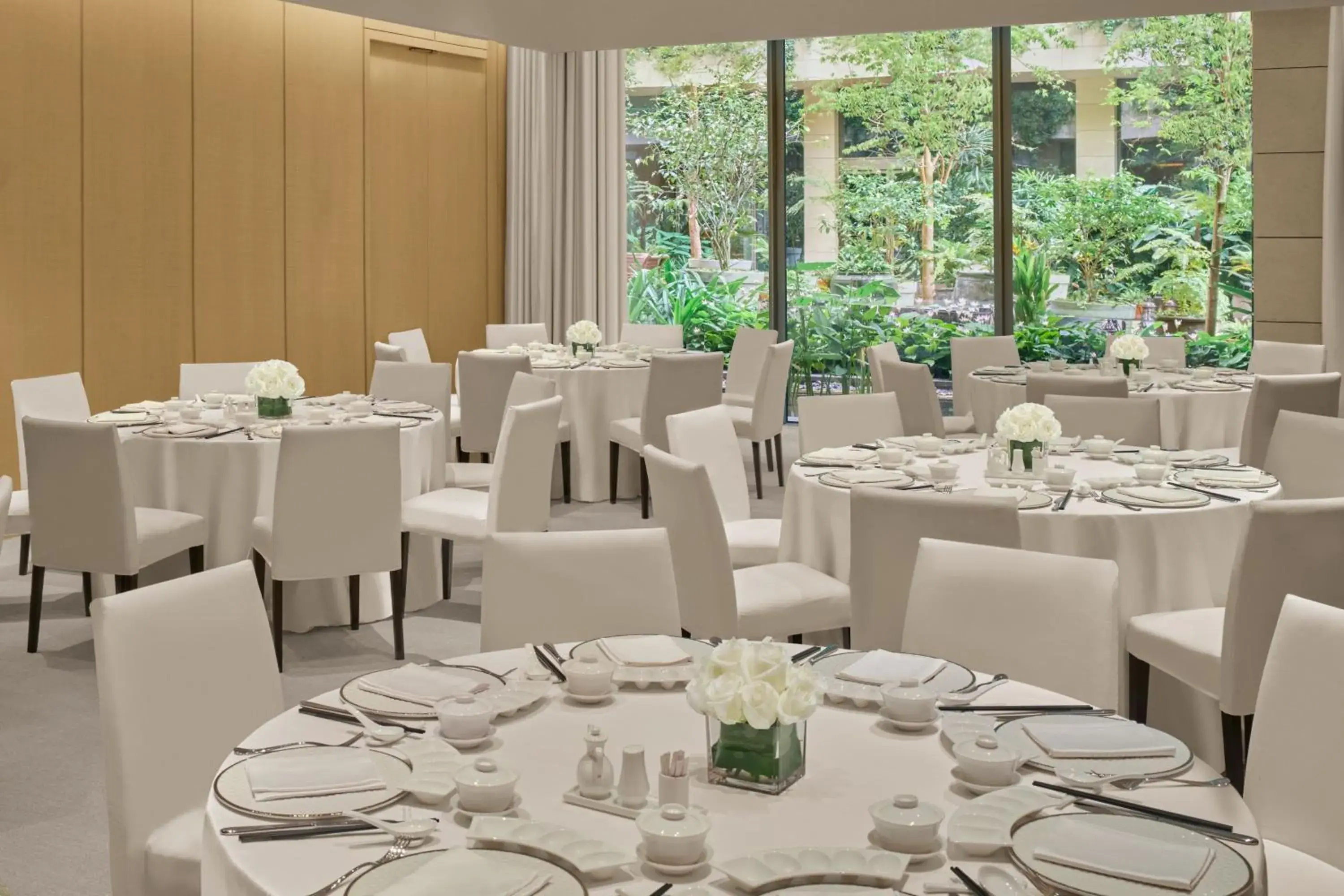 Banquet/Function facilities, Restaurant/Places to Eat in The Singapore EDITION