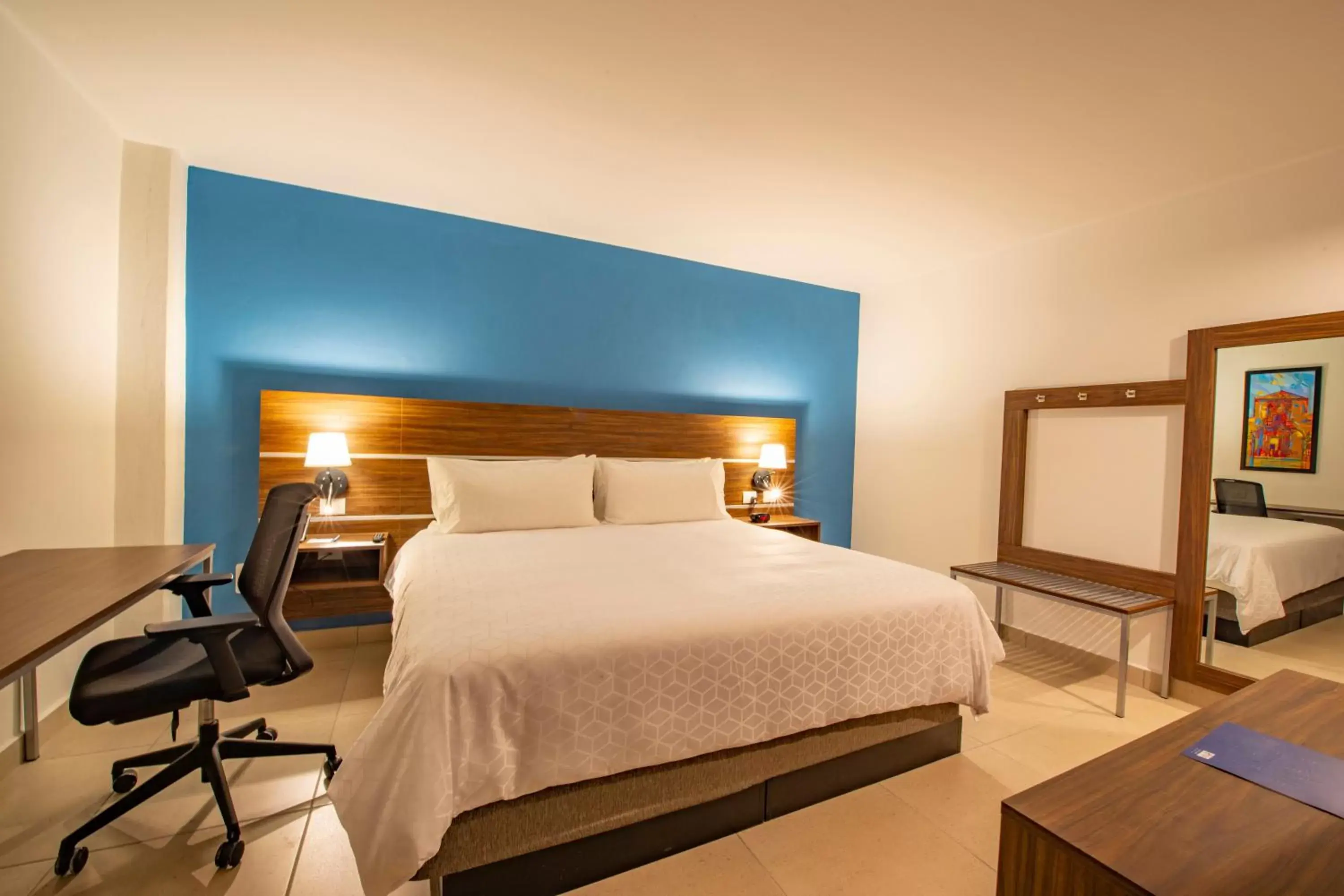 Photo of the whole room, Bed in Holiday Inn Express - Merida Centro, an IHG Hotel