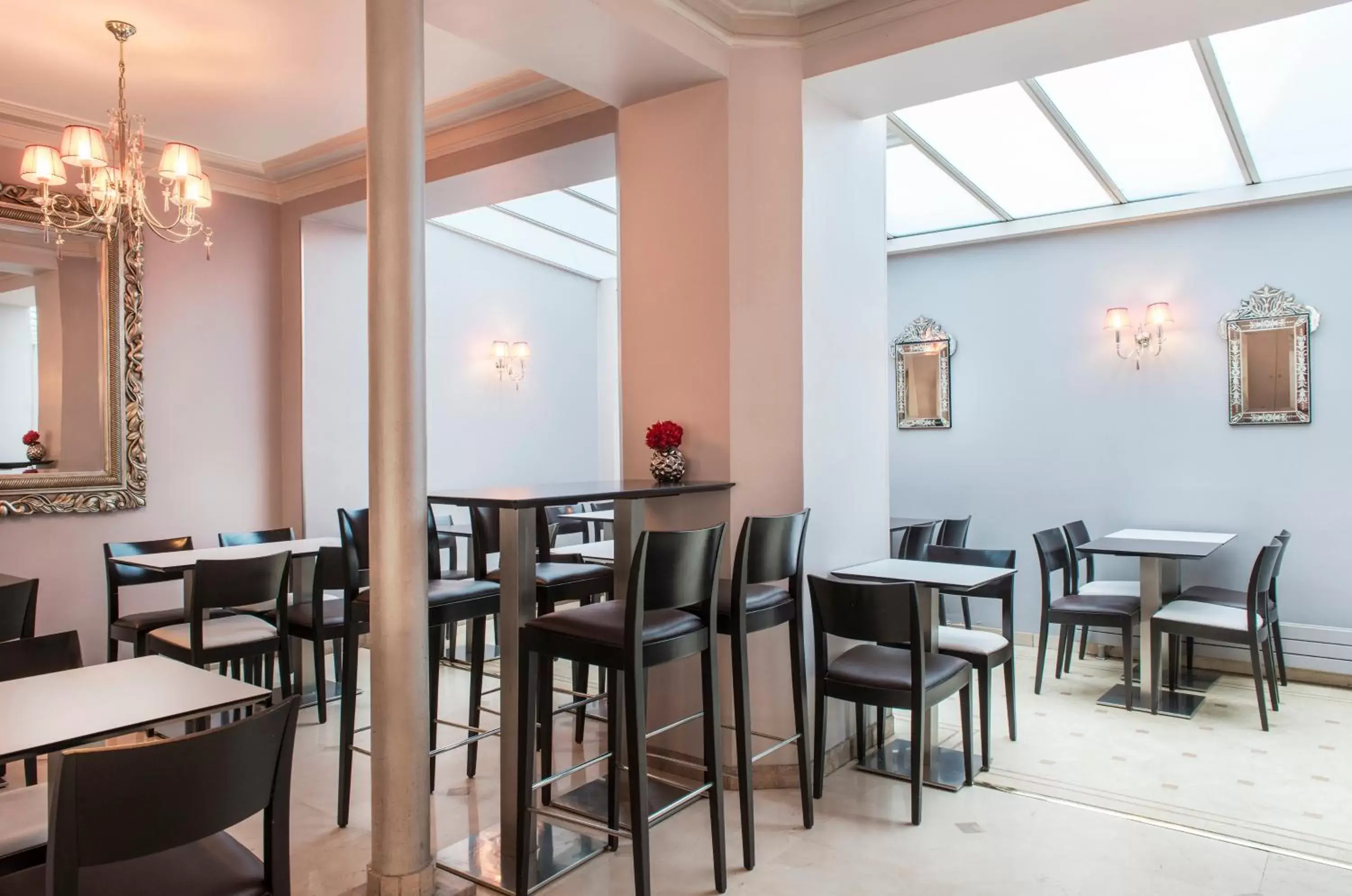 Lounge or bar, Restaurant/Places to Eat in Hotel Corona Rodier