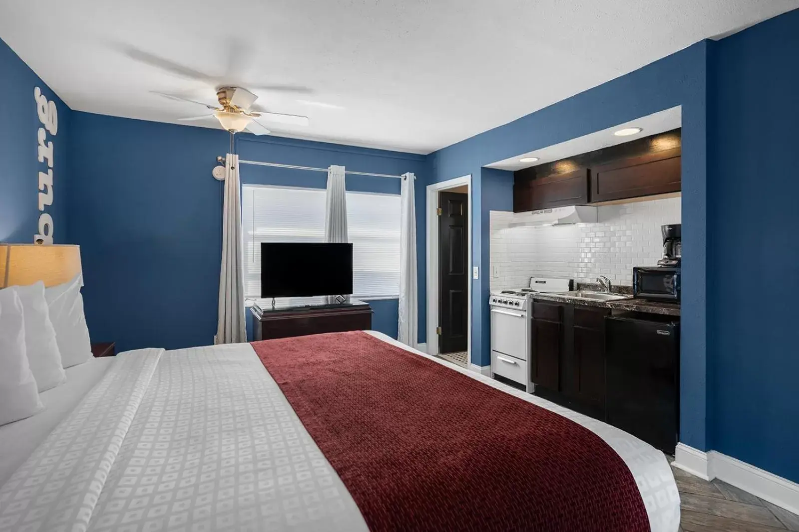 Bed in Avalon Hotel Downtown St. Petersburg Bed in Avalon Hotel Downtown St. Petersburg