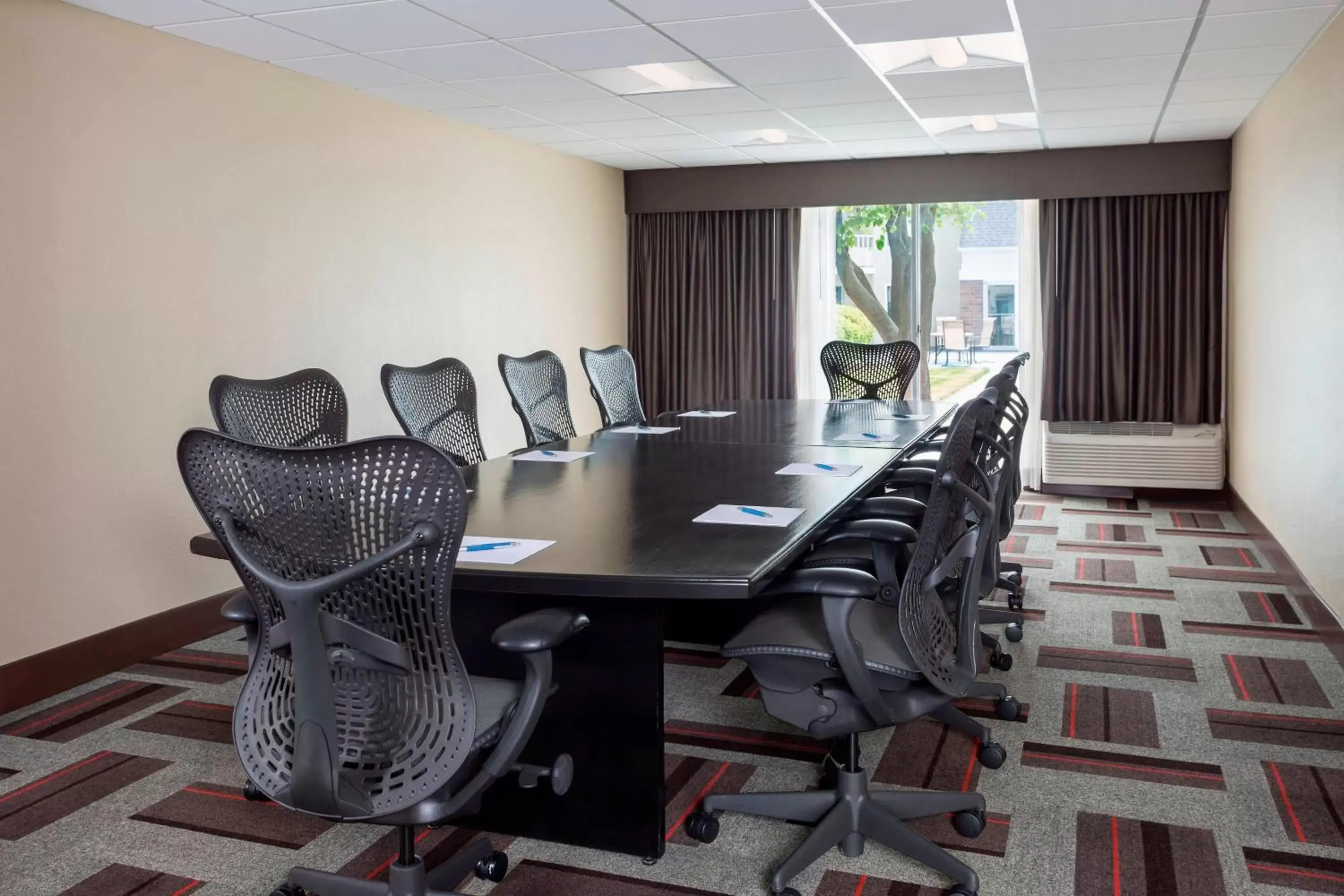Meeting/conference room in Four Points by Sheraton Buffalo Grove