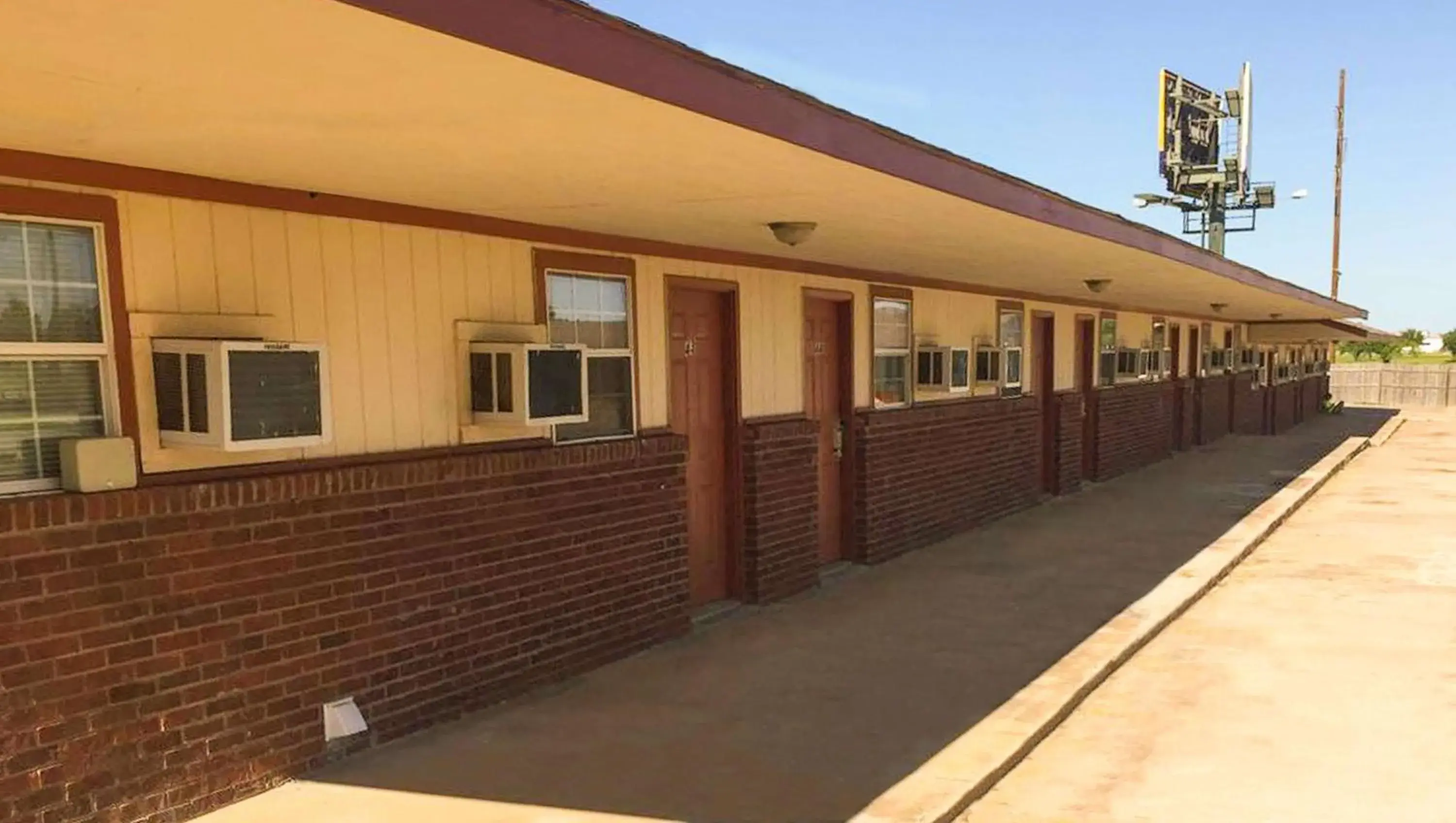 Property building in Budget Inn Ardmore OK Property building in Budget Inn Ardmore OK