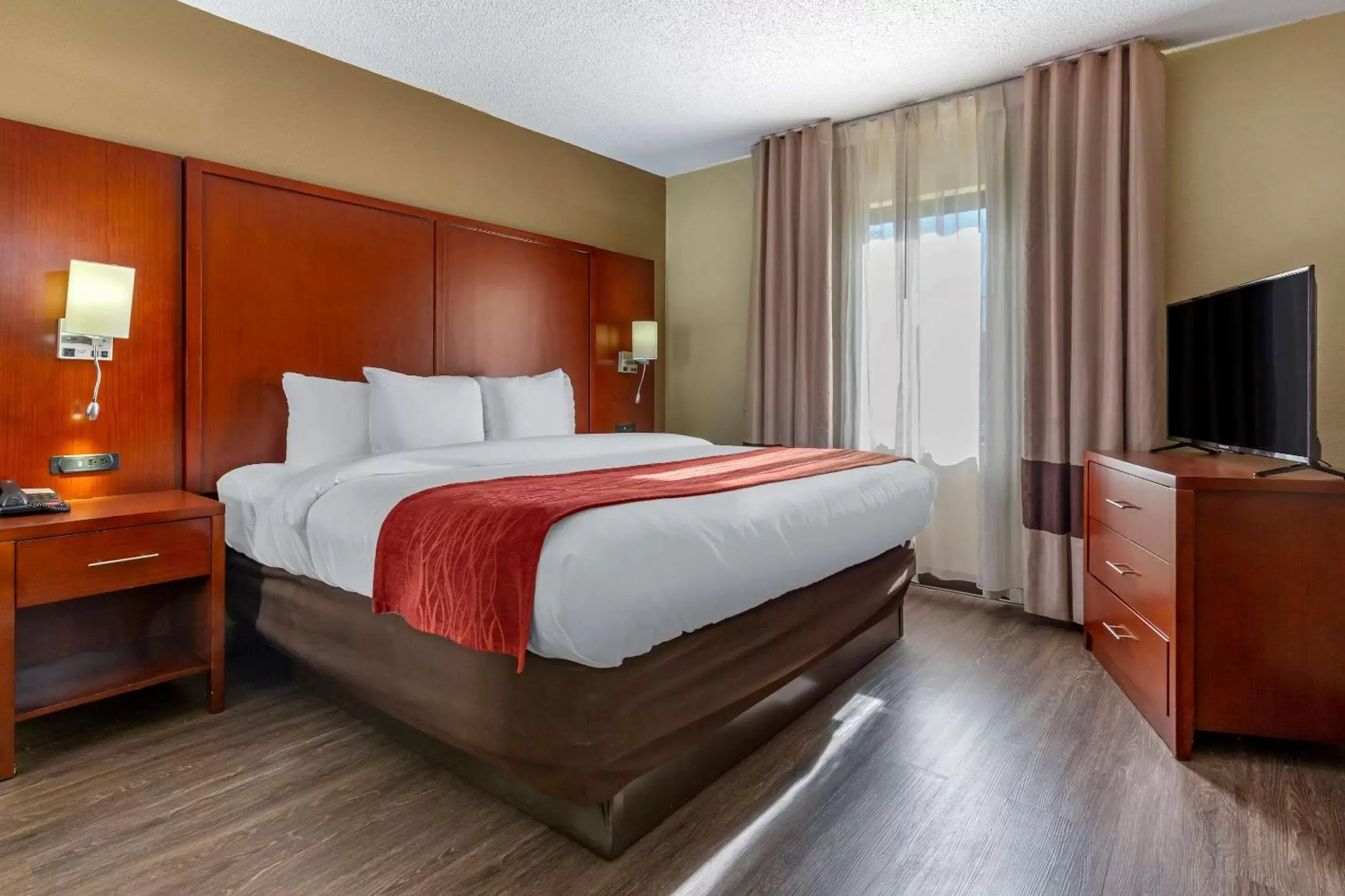 Photo of the whole room, Bed in Comfort Inn At the Park