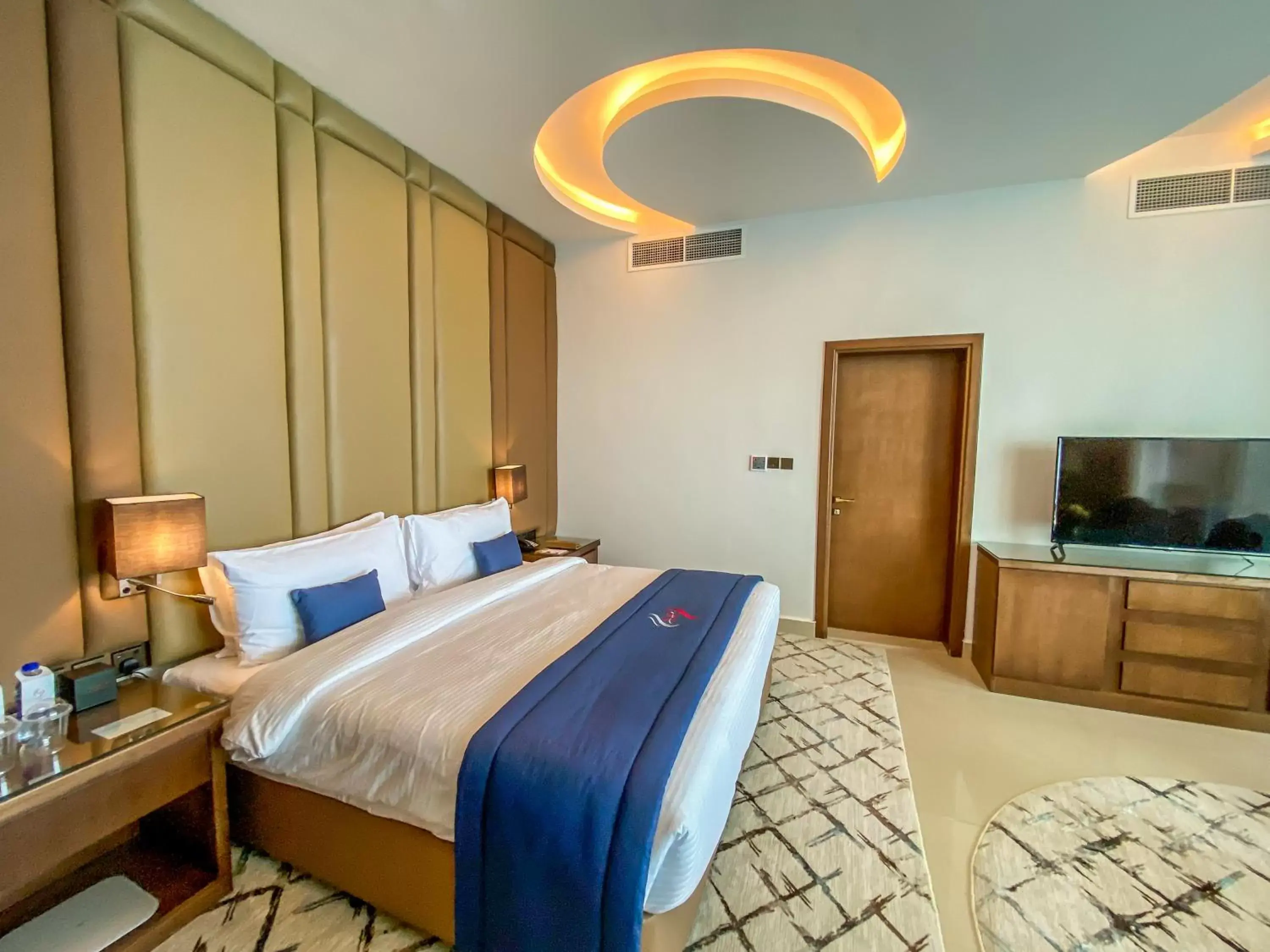 Bedroom, Bed in Mirage Bab Al Bahr Beach Hotel