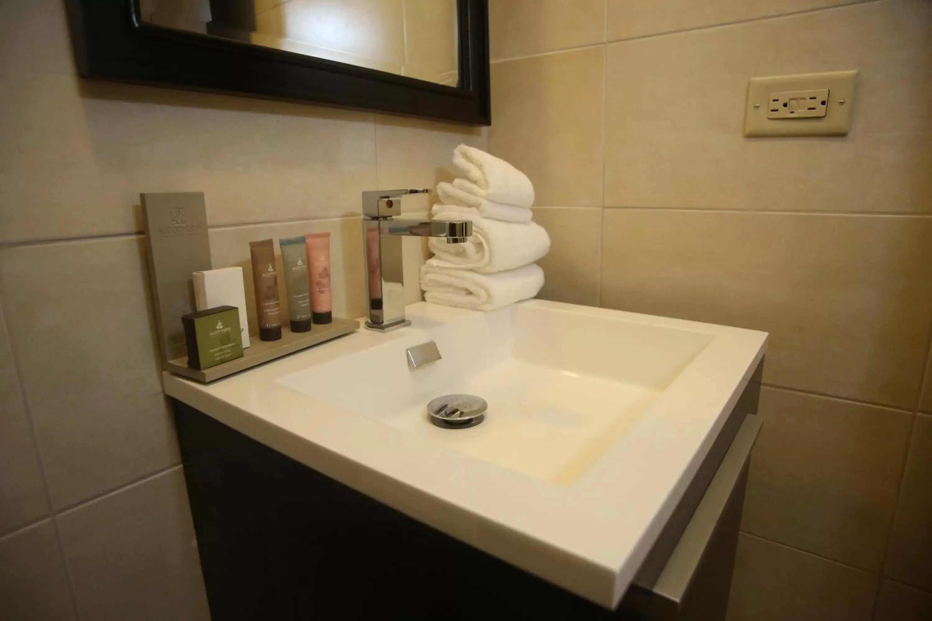 Bathroom in Aranjuez Hotel & Suites