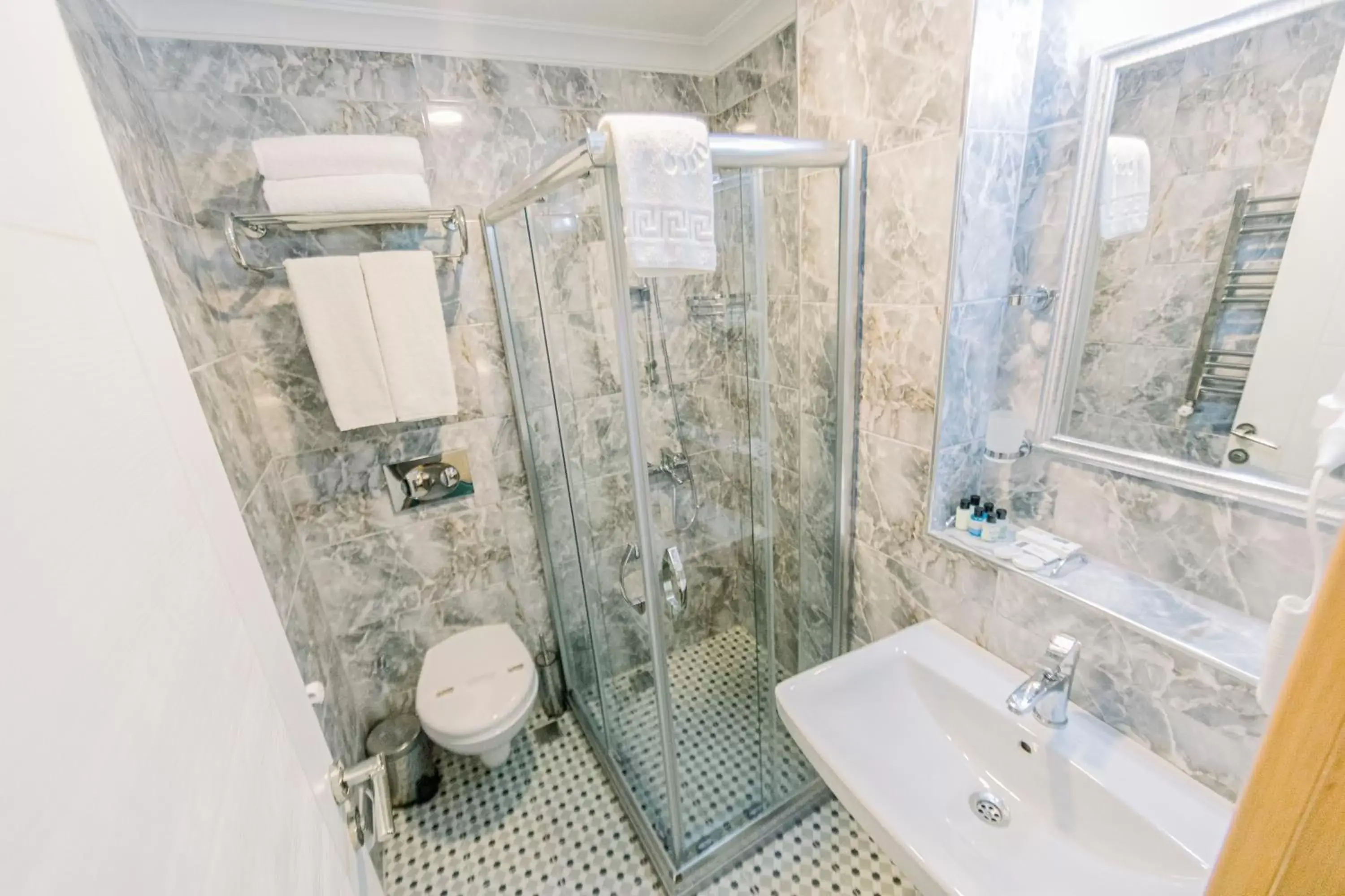 Bathroom in Acacia Mansion Hotel