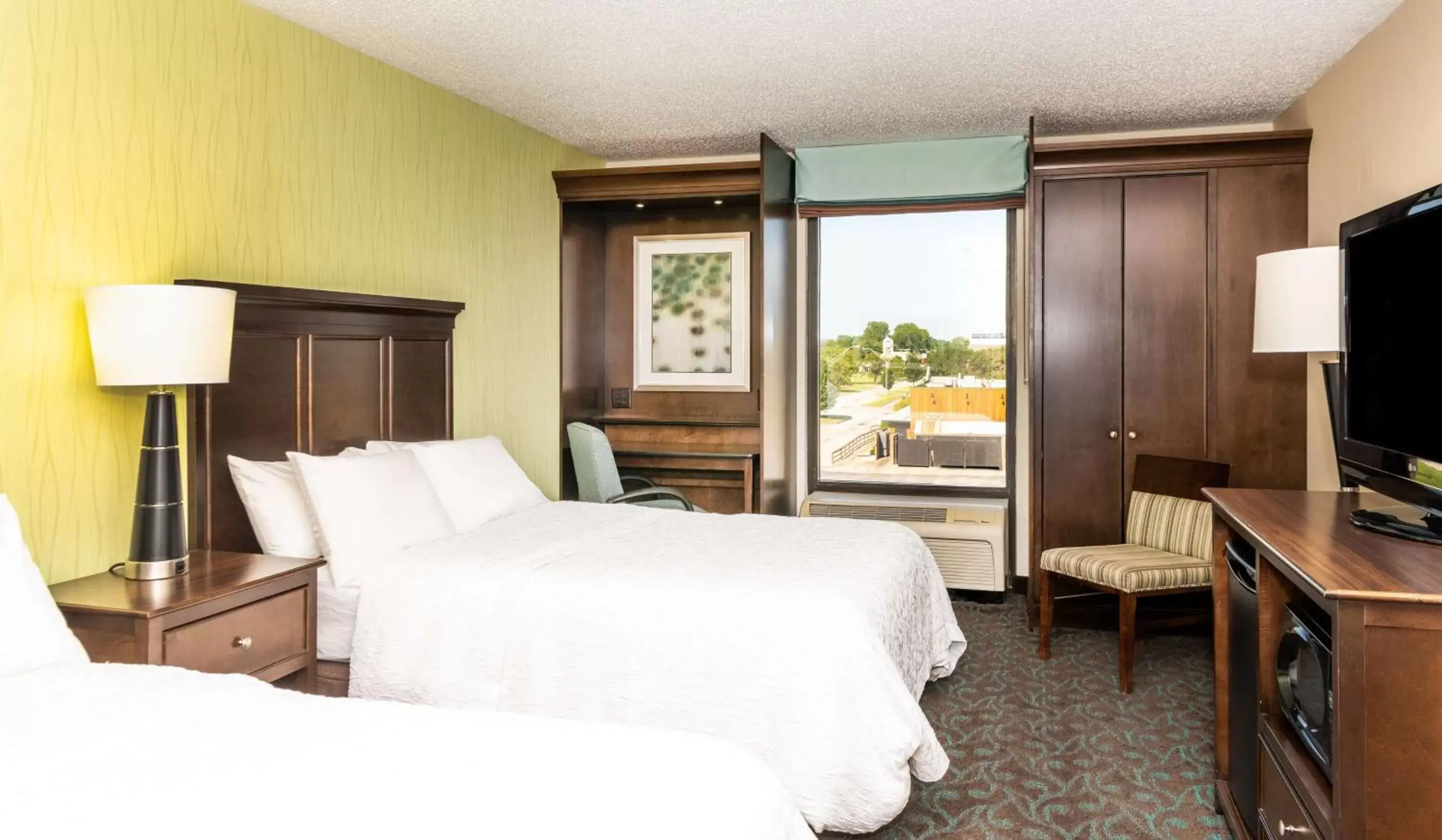 Bedroom, Bed in Hampton Inn Evansville