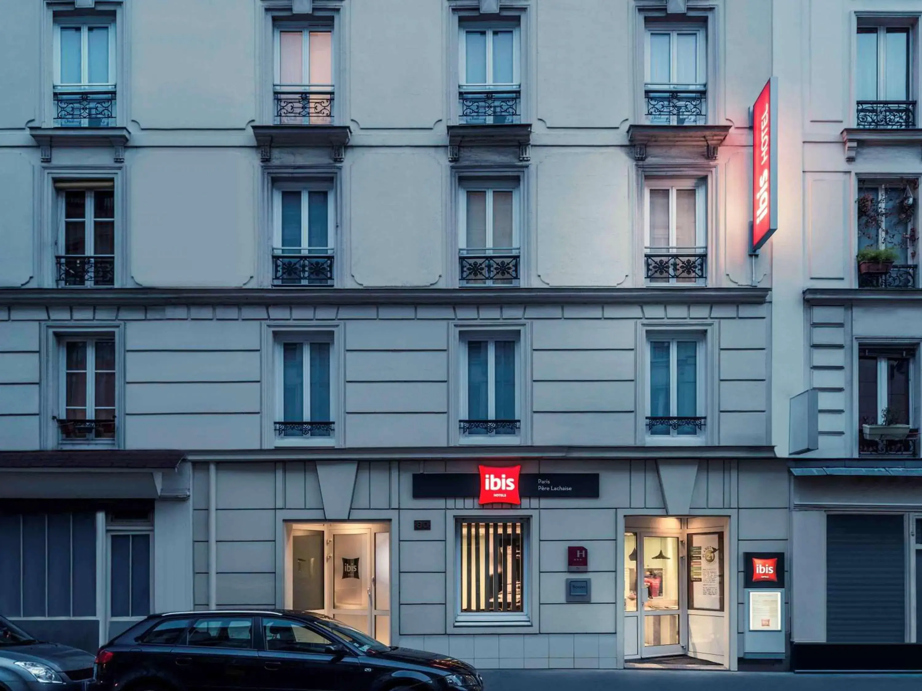 Property Building in Hotel ibis Paris Pere Lachaise