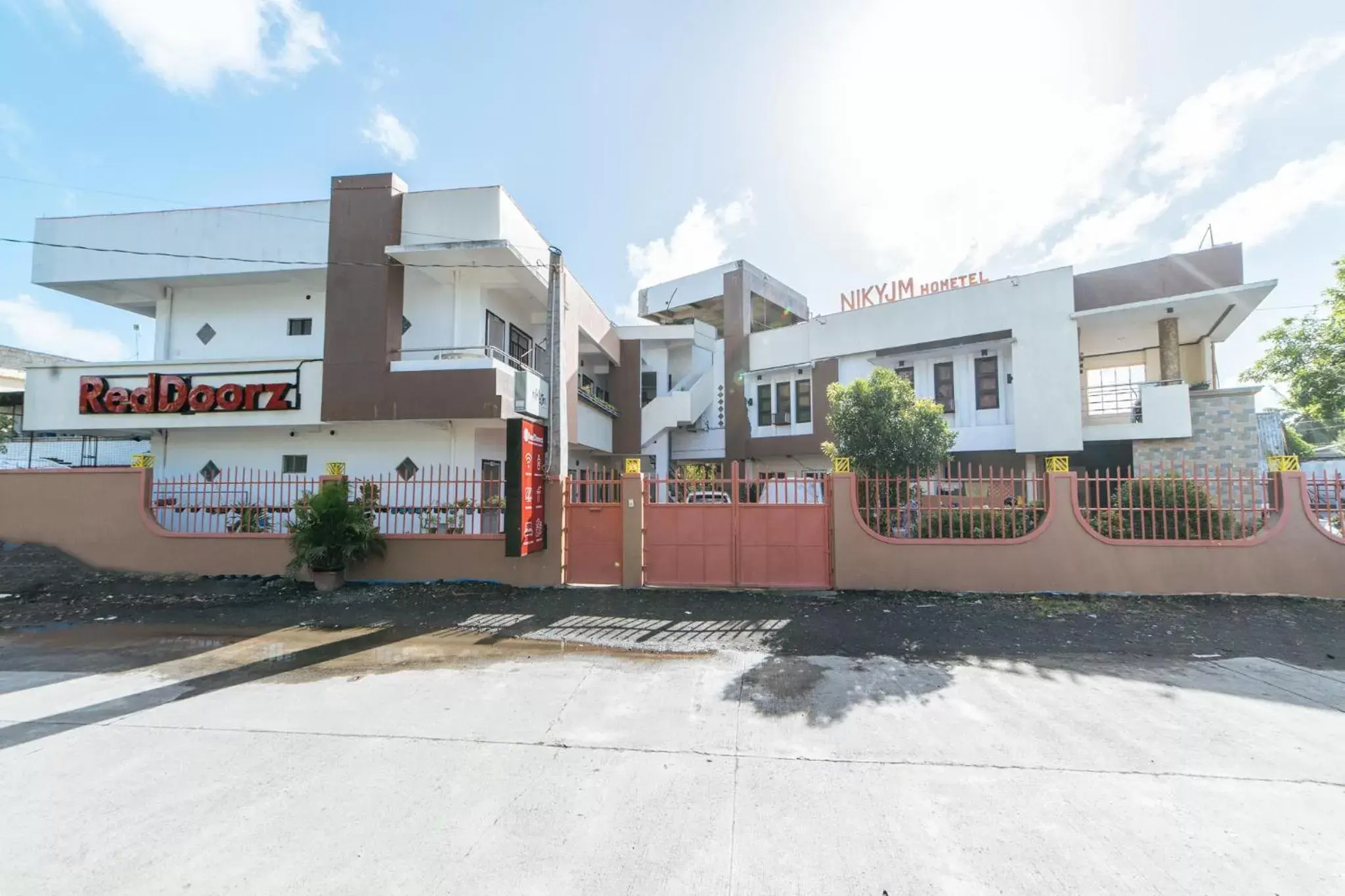 Property building in RedDoorz at Pag Asa Rawis Legazpi Property building in RedDoorz at Pag Asa Rawis Legazpi