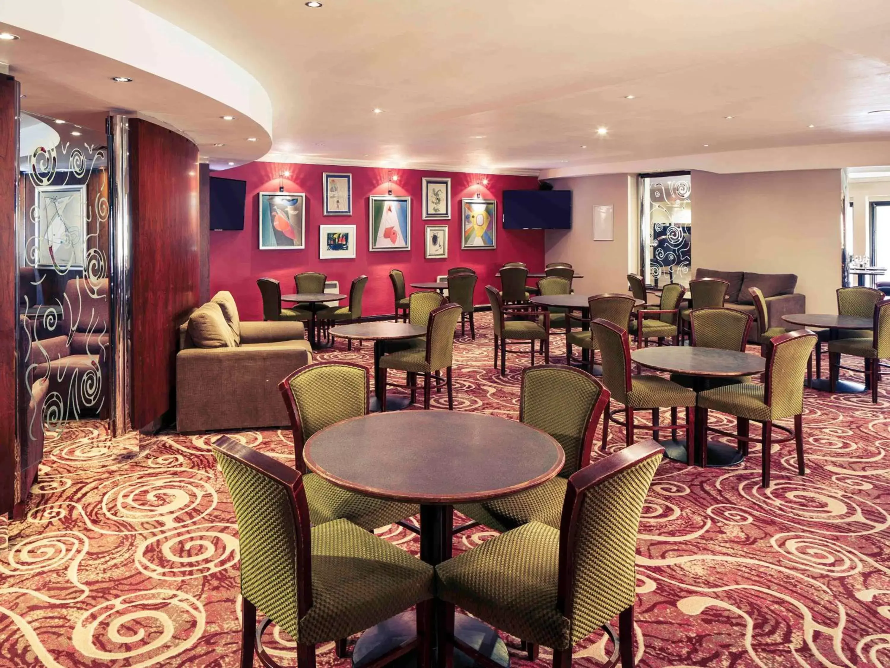 Property building, Restaurant/Places to Eat in Mercure Livingston Hotel