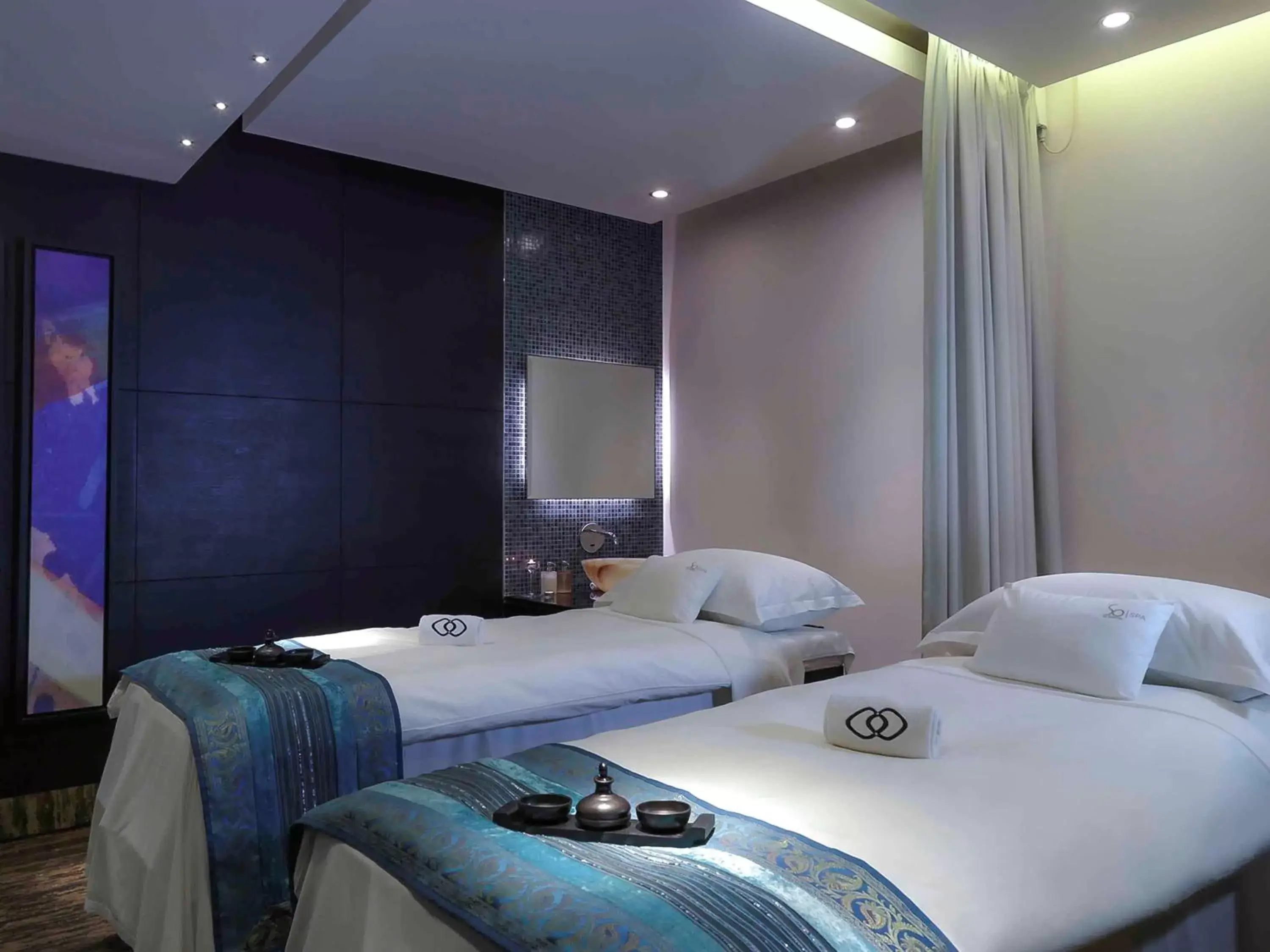 Spa and wellness centre/facilities, Bed in Sofitel Abu Dhabi Corniche