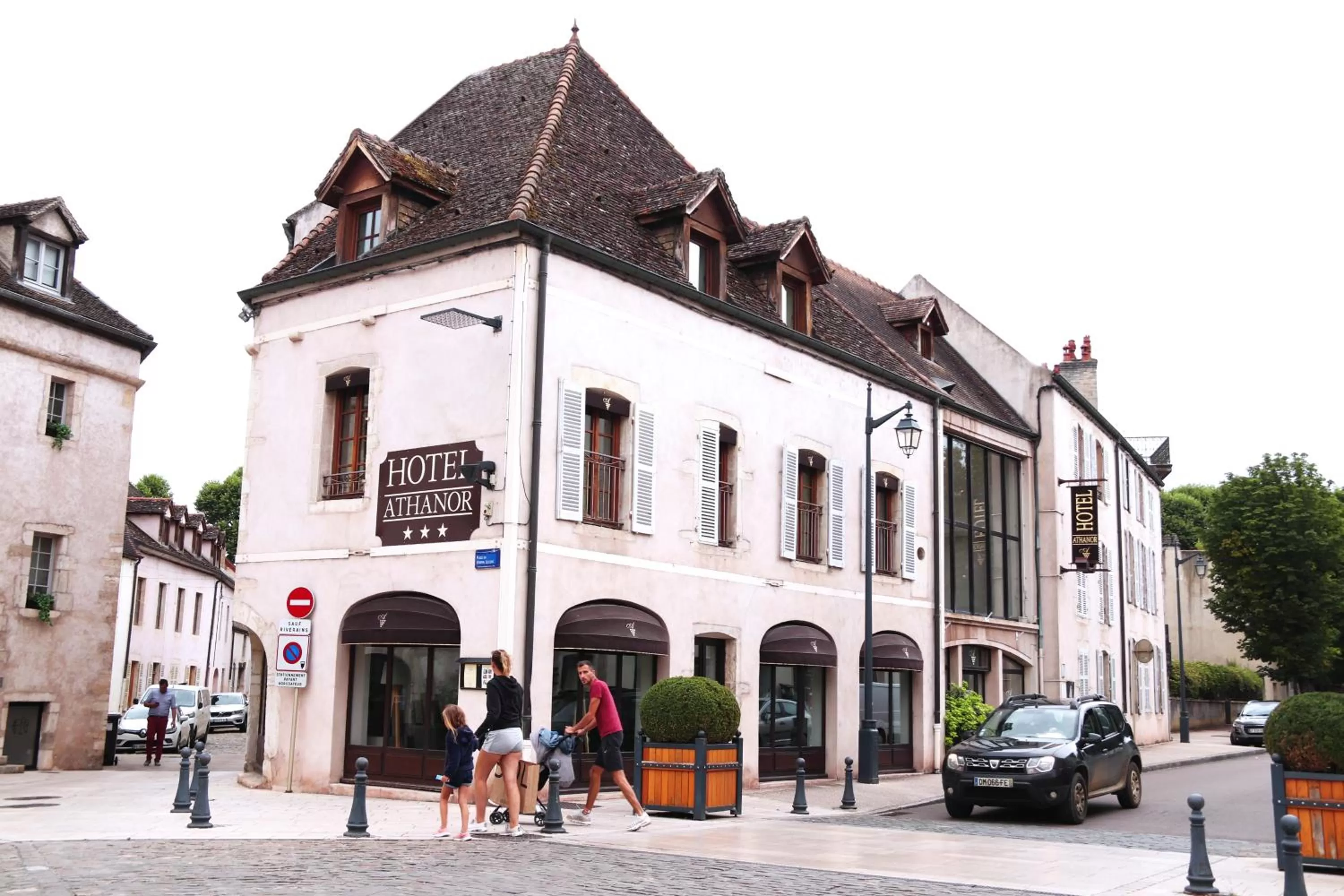 Property building in Hotel Athanor Centre