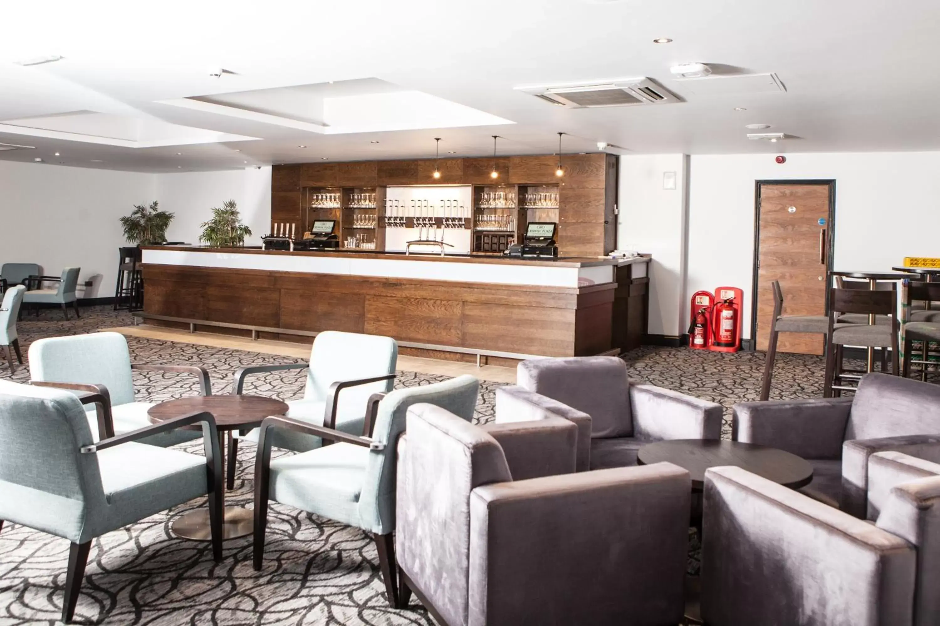 Meeting/conference room, Lounge/Bar in Crowne Plaza Felbridge - Gatwick, an IHG Hotel