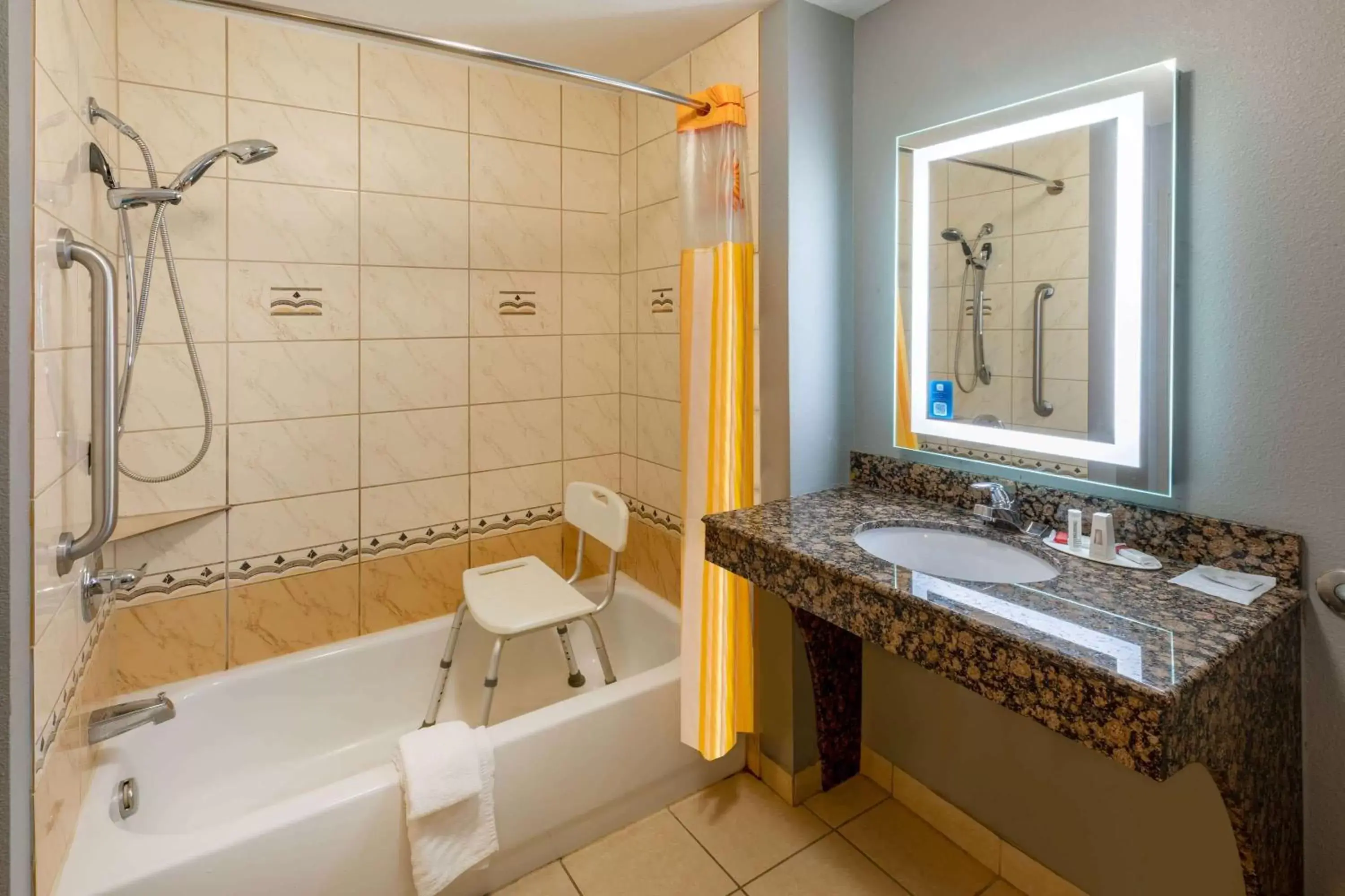 TV and multimedia, Bathroom in La Quinta by Wyndham Bridgeport