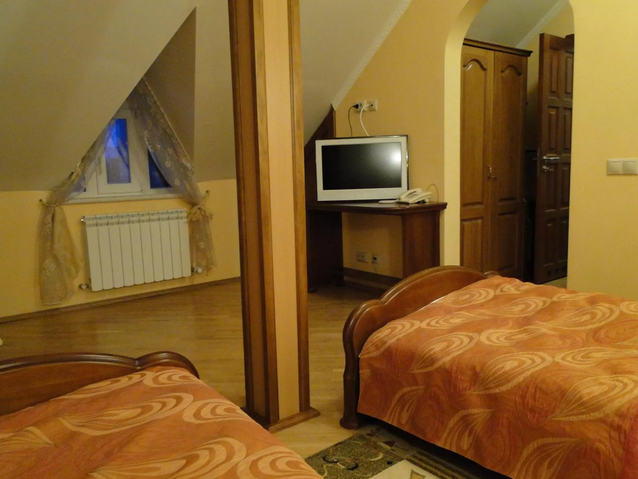 Standard Twin Room in Red Stone Standard Twin Room in Red Stone