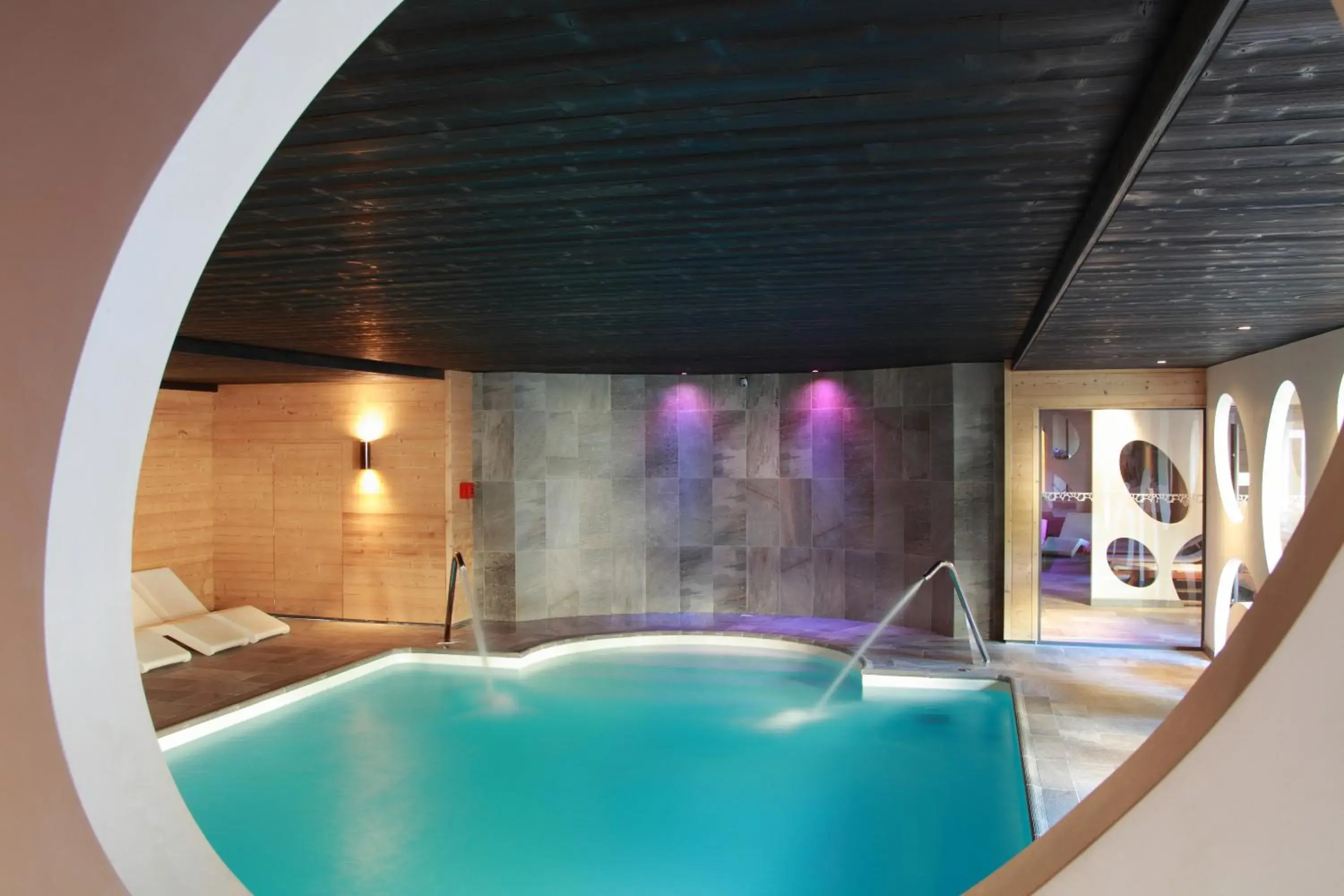 Spa and wellness centre/facilities, Swimming Pool in Hotel de la Jamagne & Spa