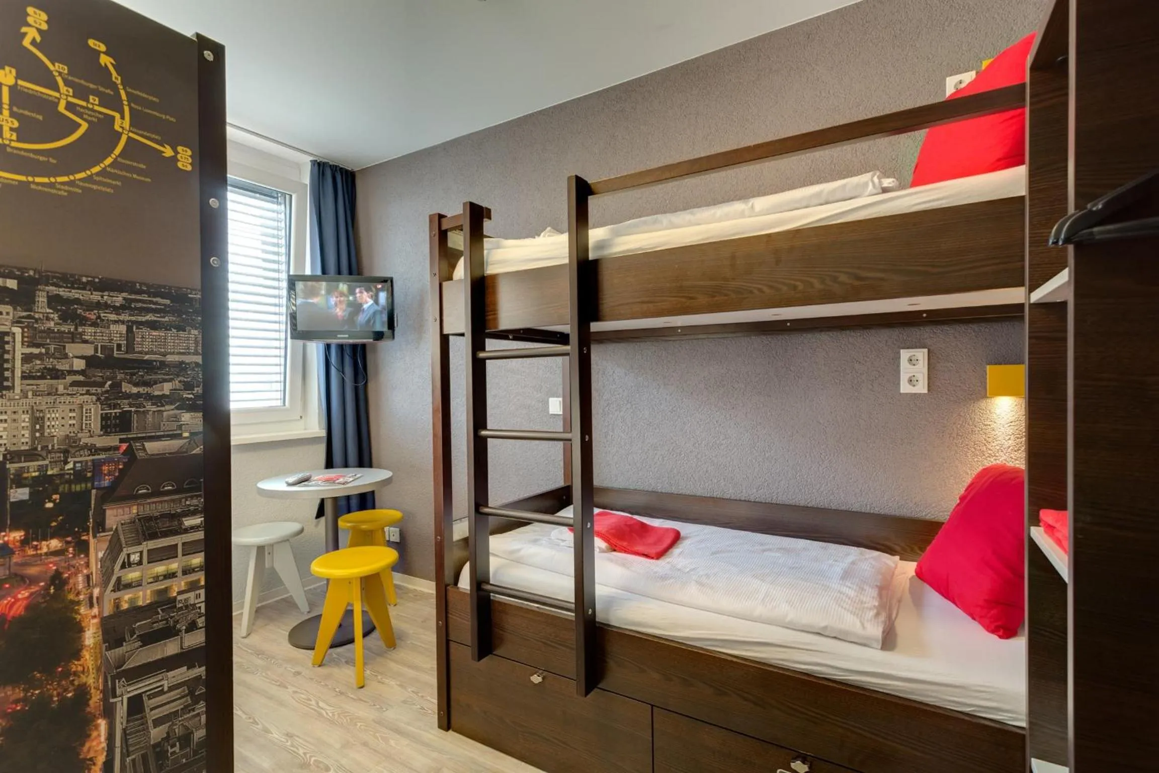 Bedroom, Bed in MEININGER Hotel Berlin Hauptbahnhof