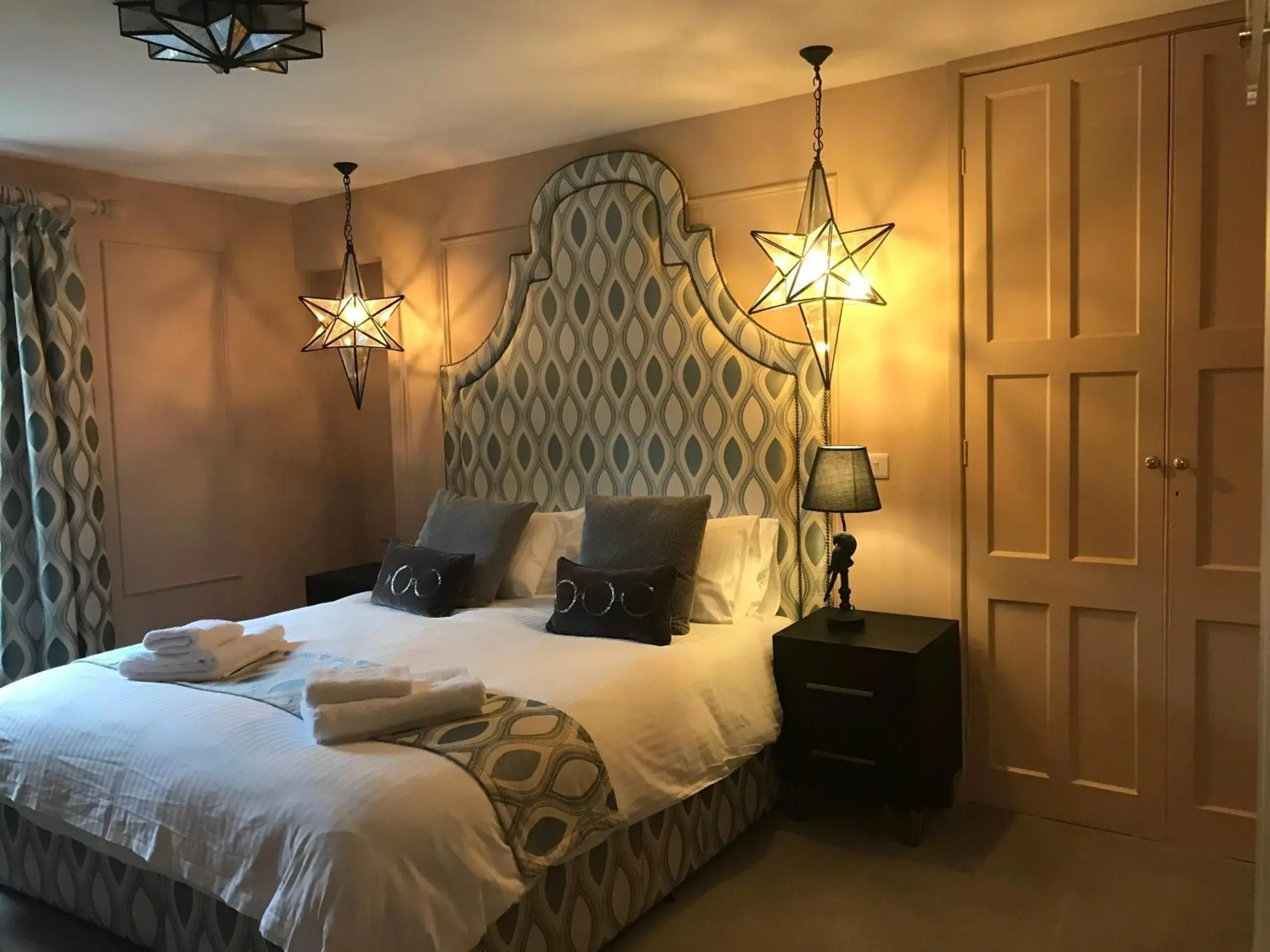 Bedroom, Bed in Welbeck Manor and Golf