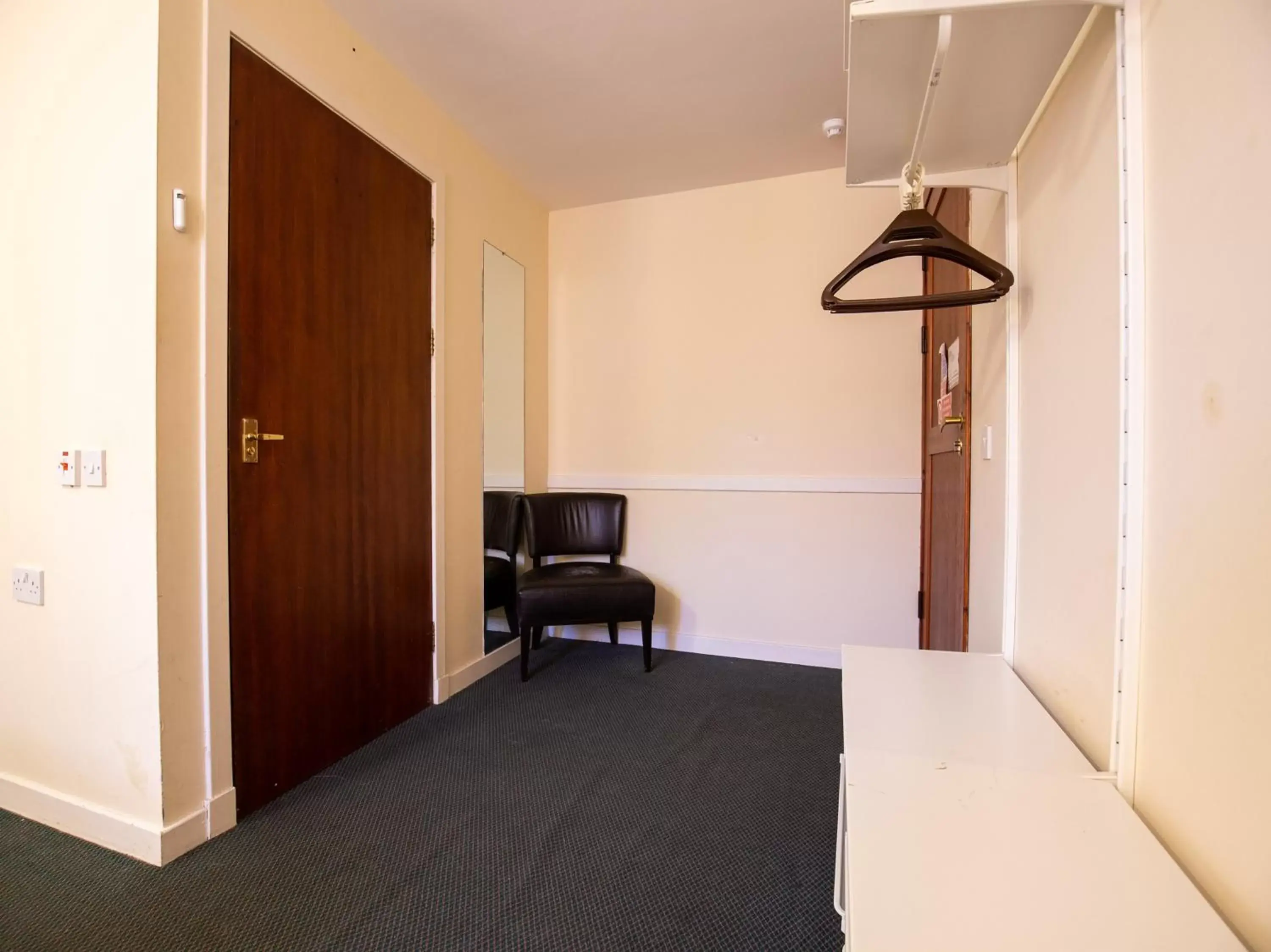 Bedroom, Bed in Longforgan Coaching Inn