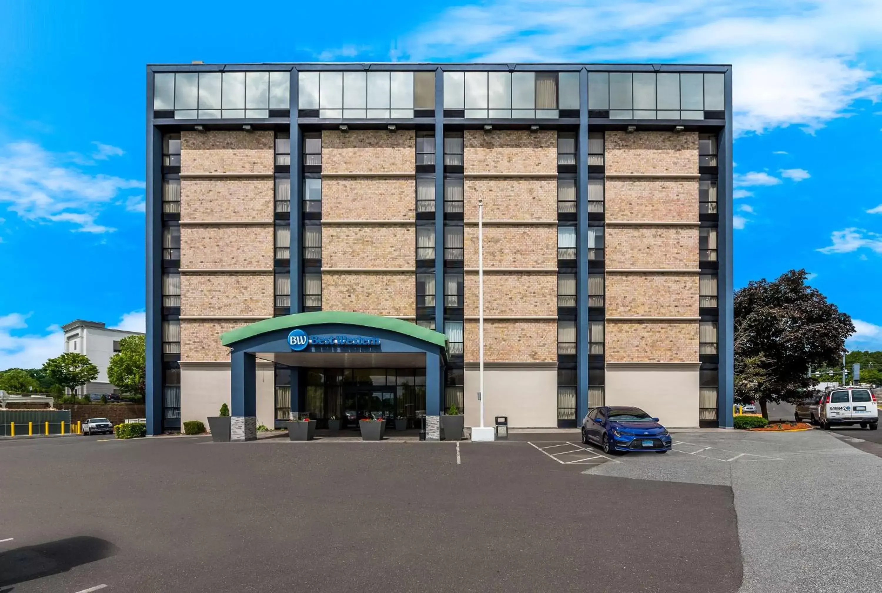 Property Building in Best Western Executive Hotel New Haven-West Haven