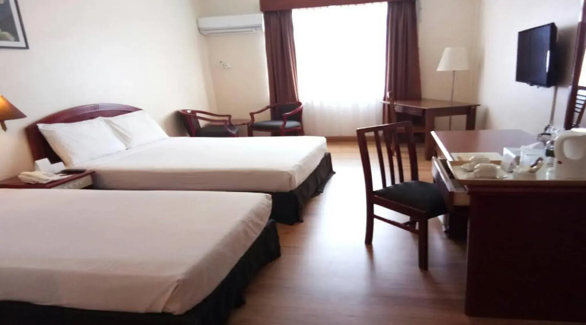 Photo of the whole room, Bed in Hotel Seri Malaysia Kuantan