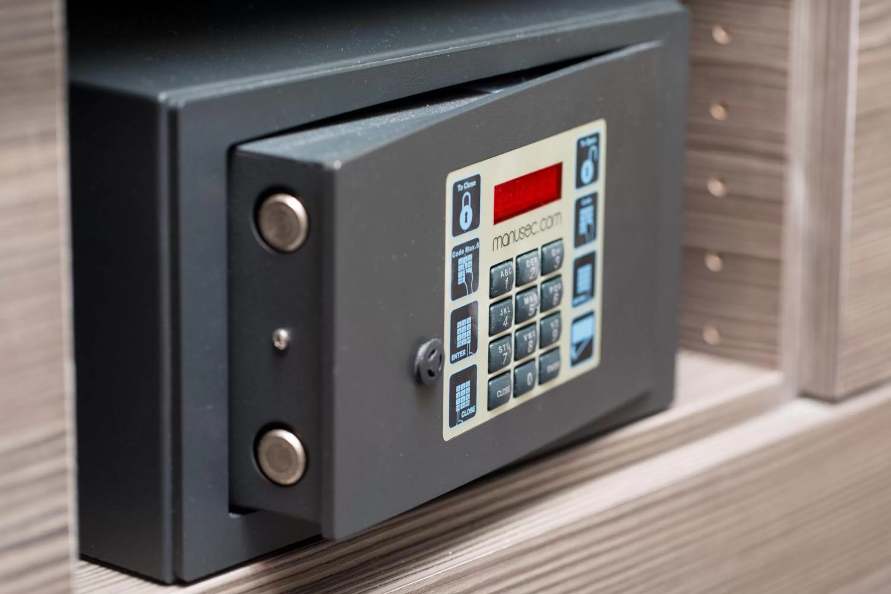 Bedroom in Best Western Plus La Fayette Hotel et SPA