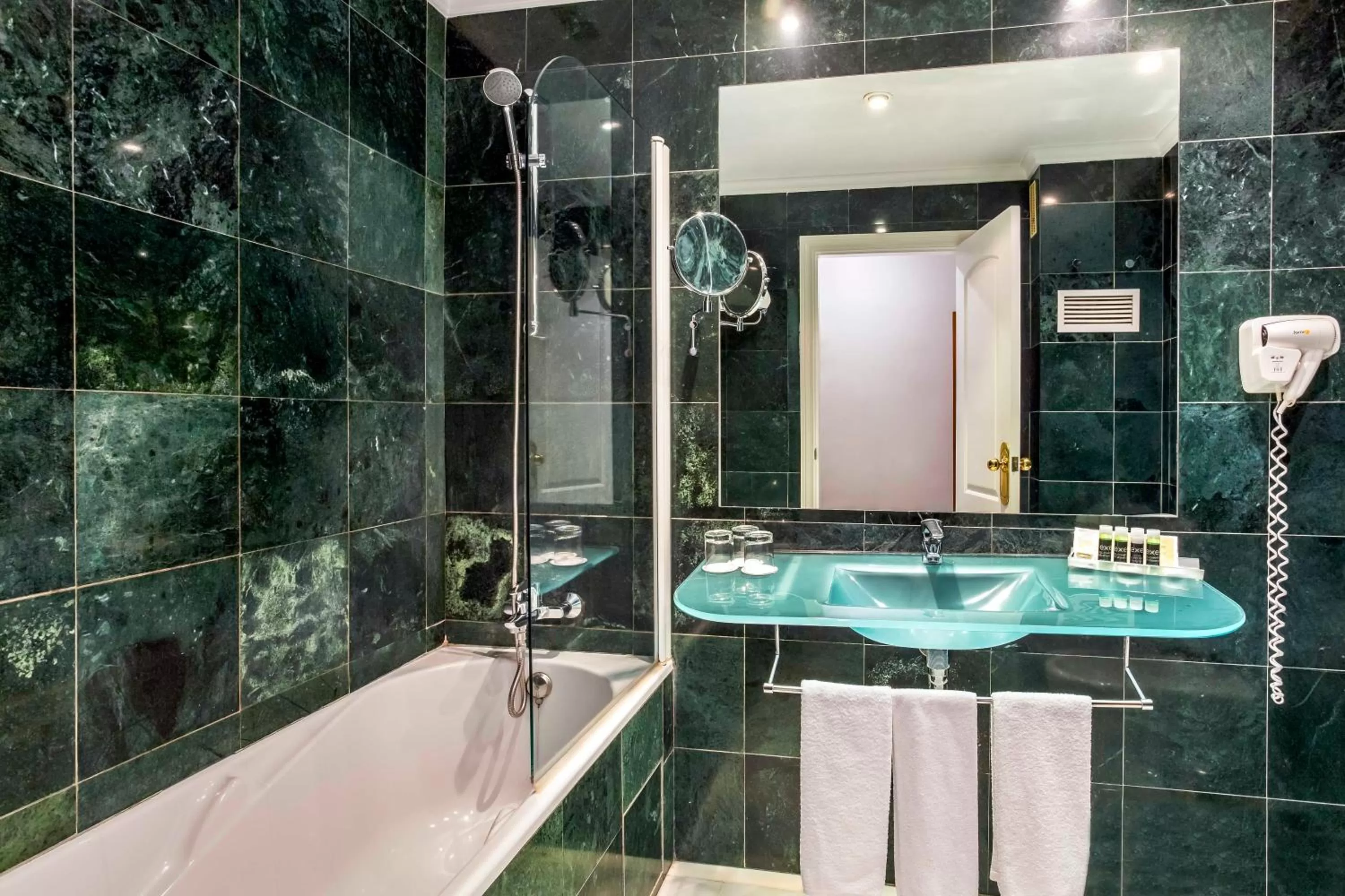 Bathroom in Exe Las Adelfas