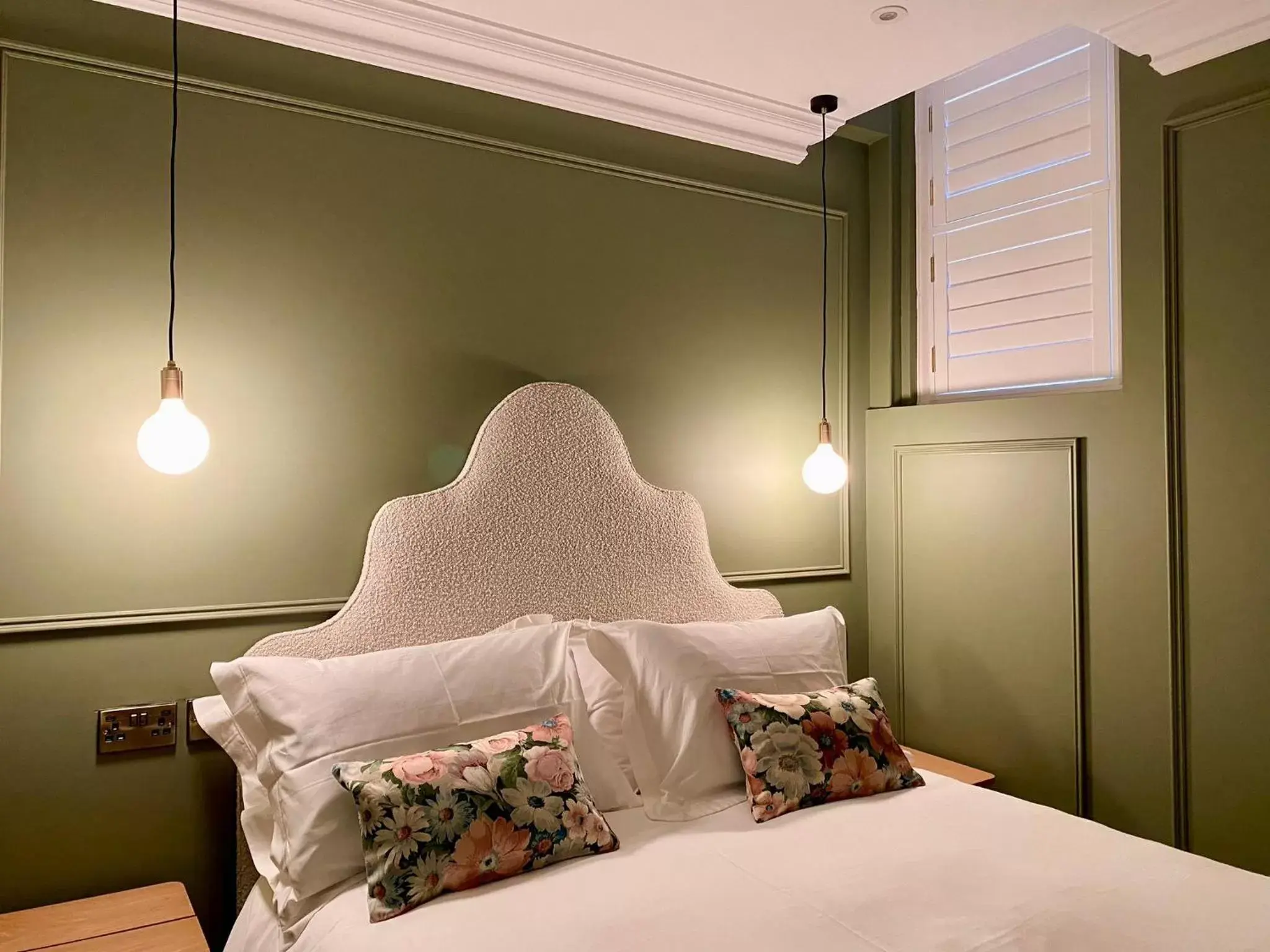 Bed in Railway House York by Chateau Anna