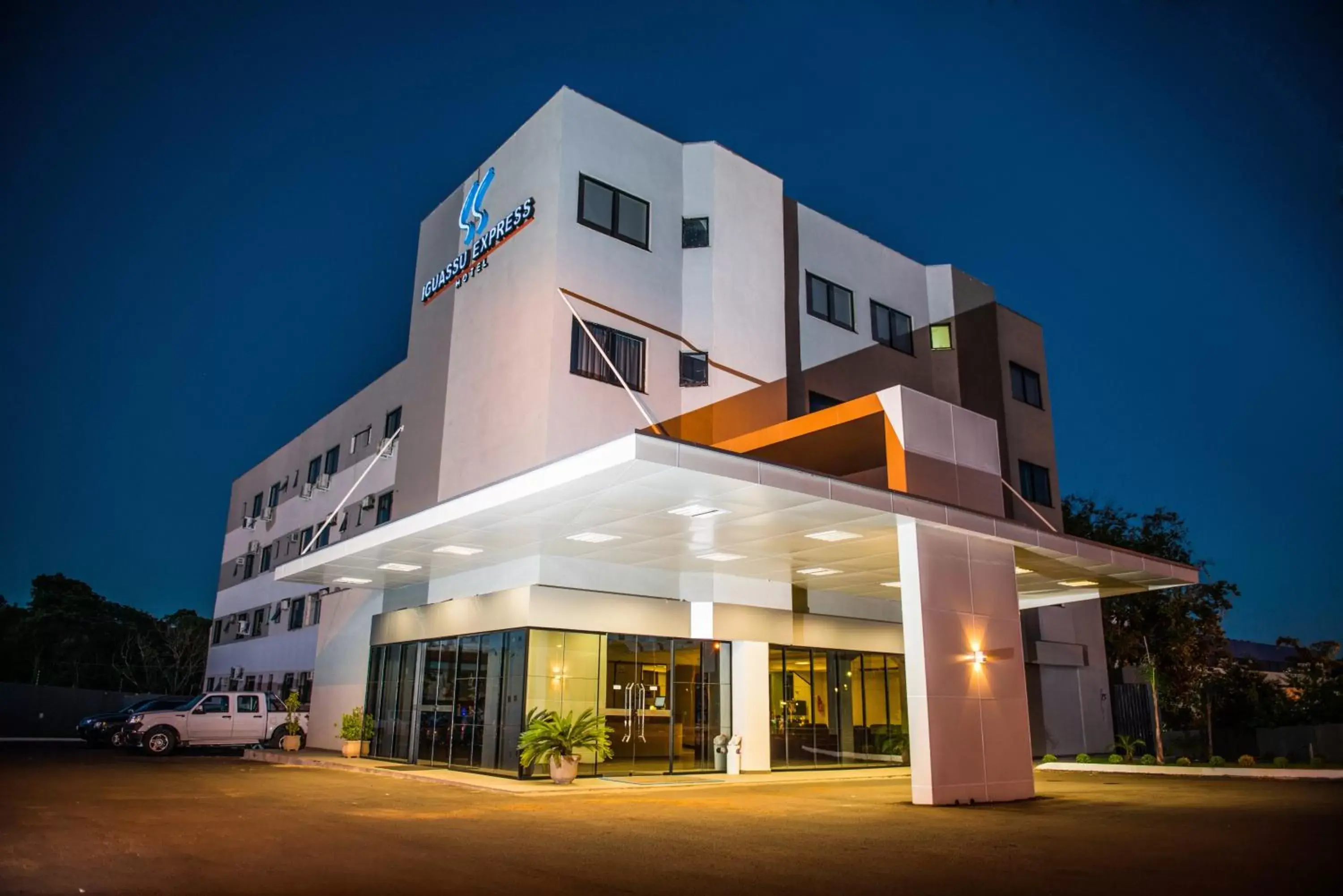 Property building in Iguassu Express Hotel Property building in Iguassu Express Hotel