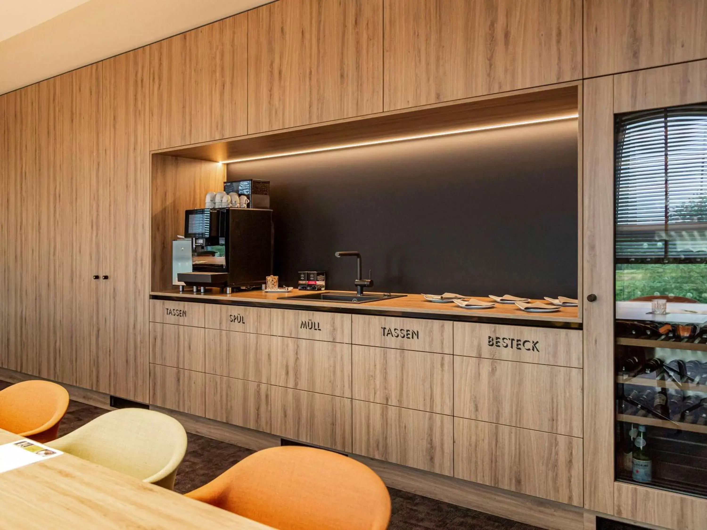 Meeting/conference room, Kitchen/Kitchenette in ibis Styles Vechta