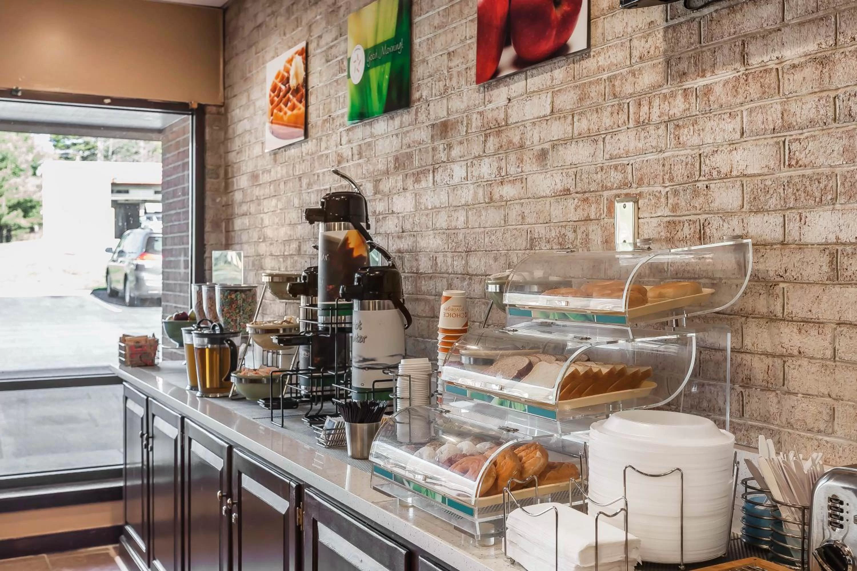 Continental breakfast in Quality Inn South Boston - Danville East