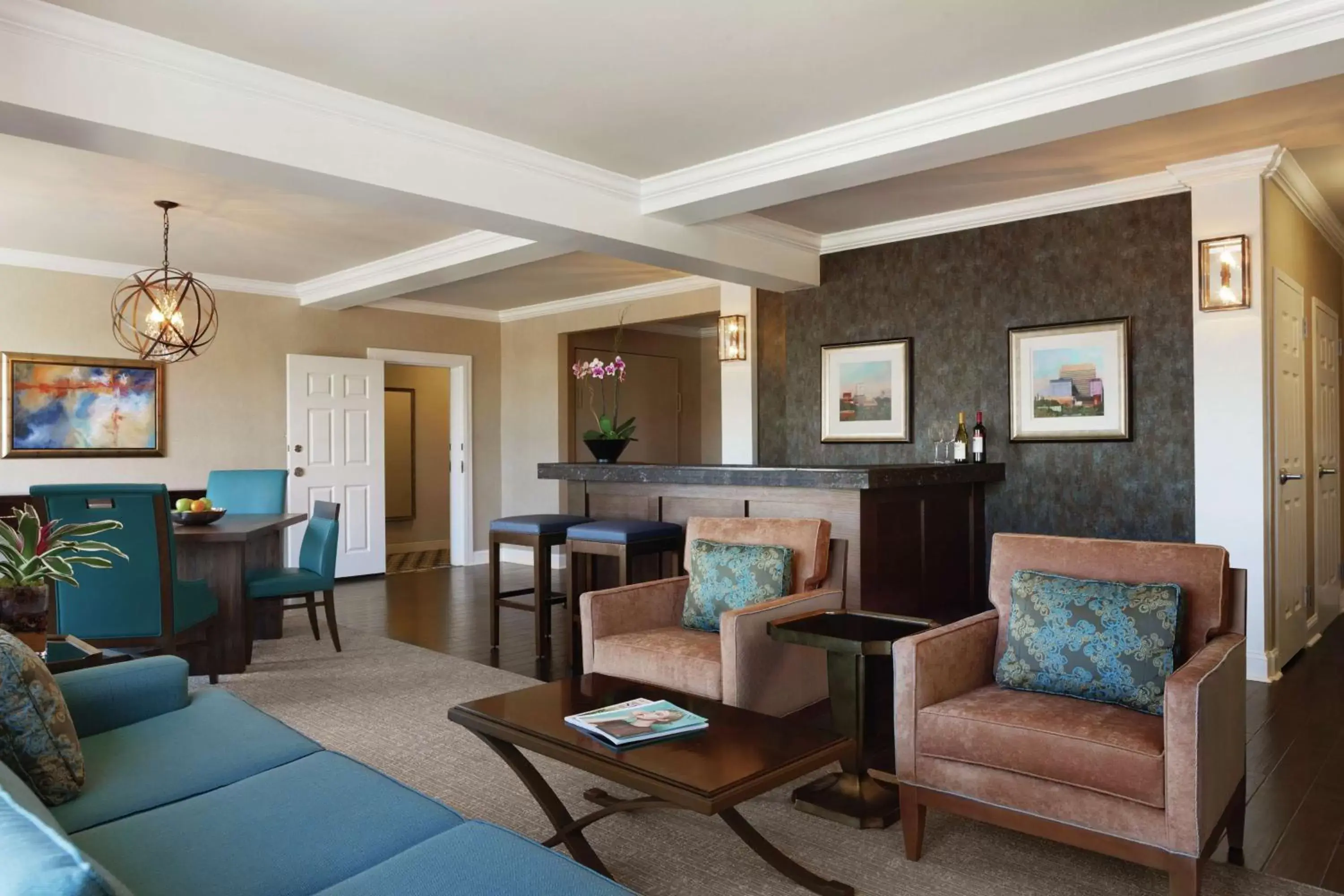 Living room, Seating Area in Hilton Columbia Center