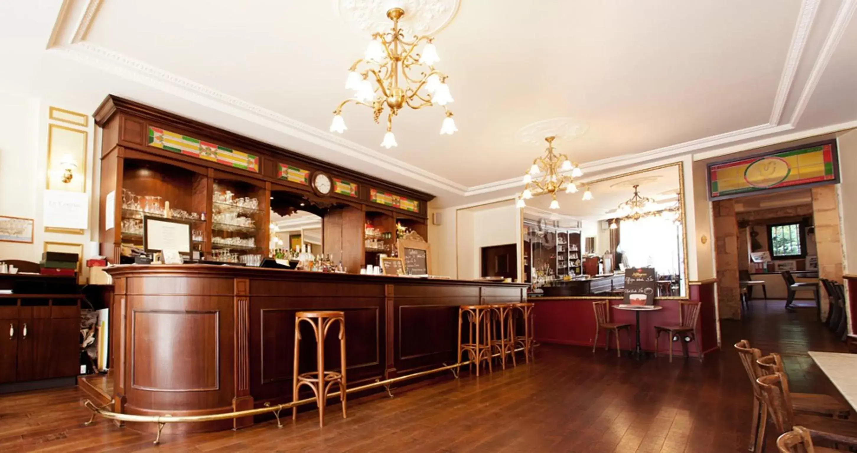 Lounge or bar in Hostellerie du Coq d'Or