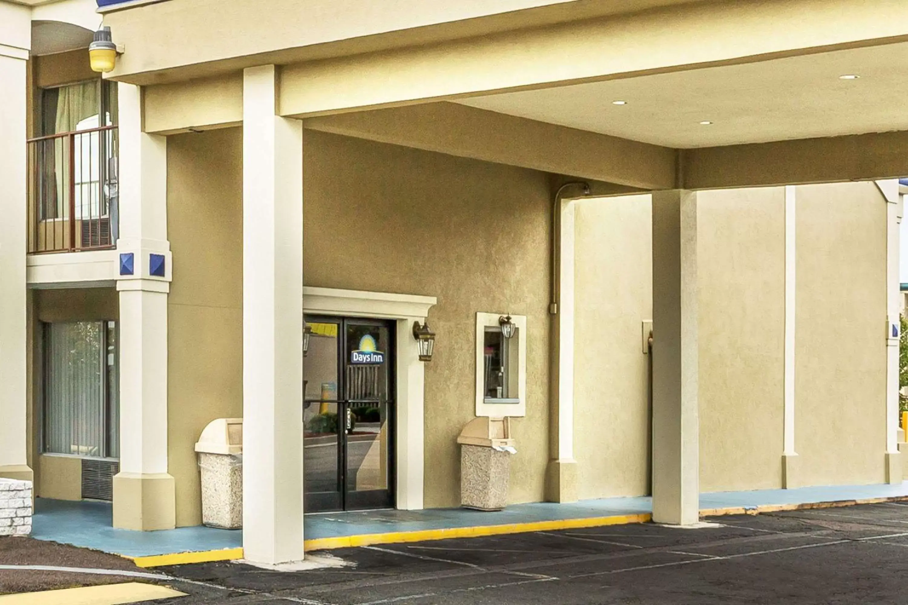 Property building in Days Inn by Wyndham Ashland