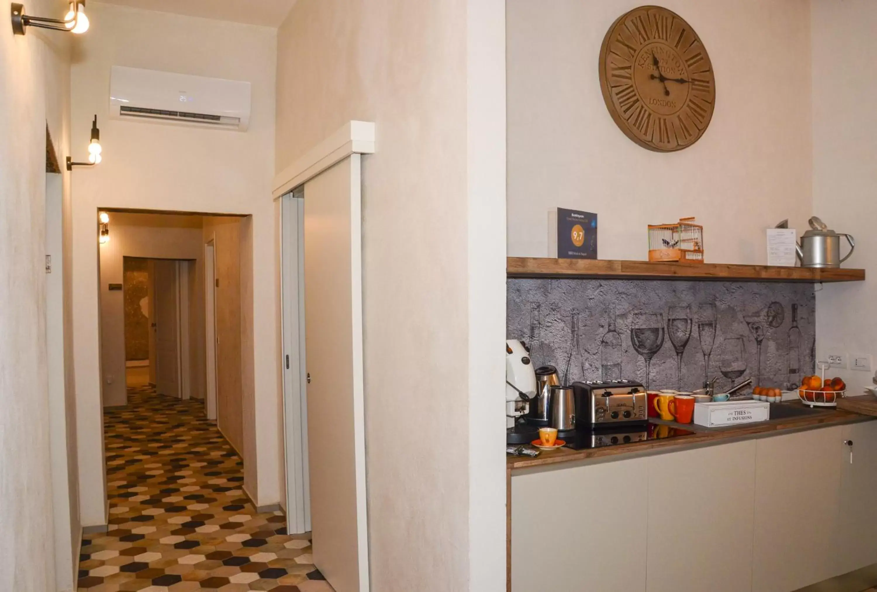 Bedroom, Kitchen/Kitchenette in Vicoli di Napoli B&B