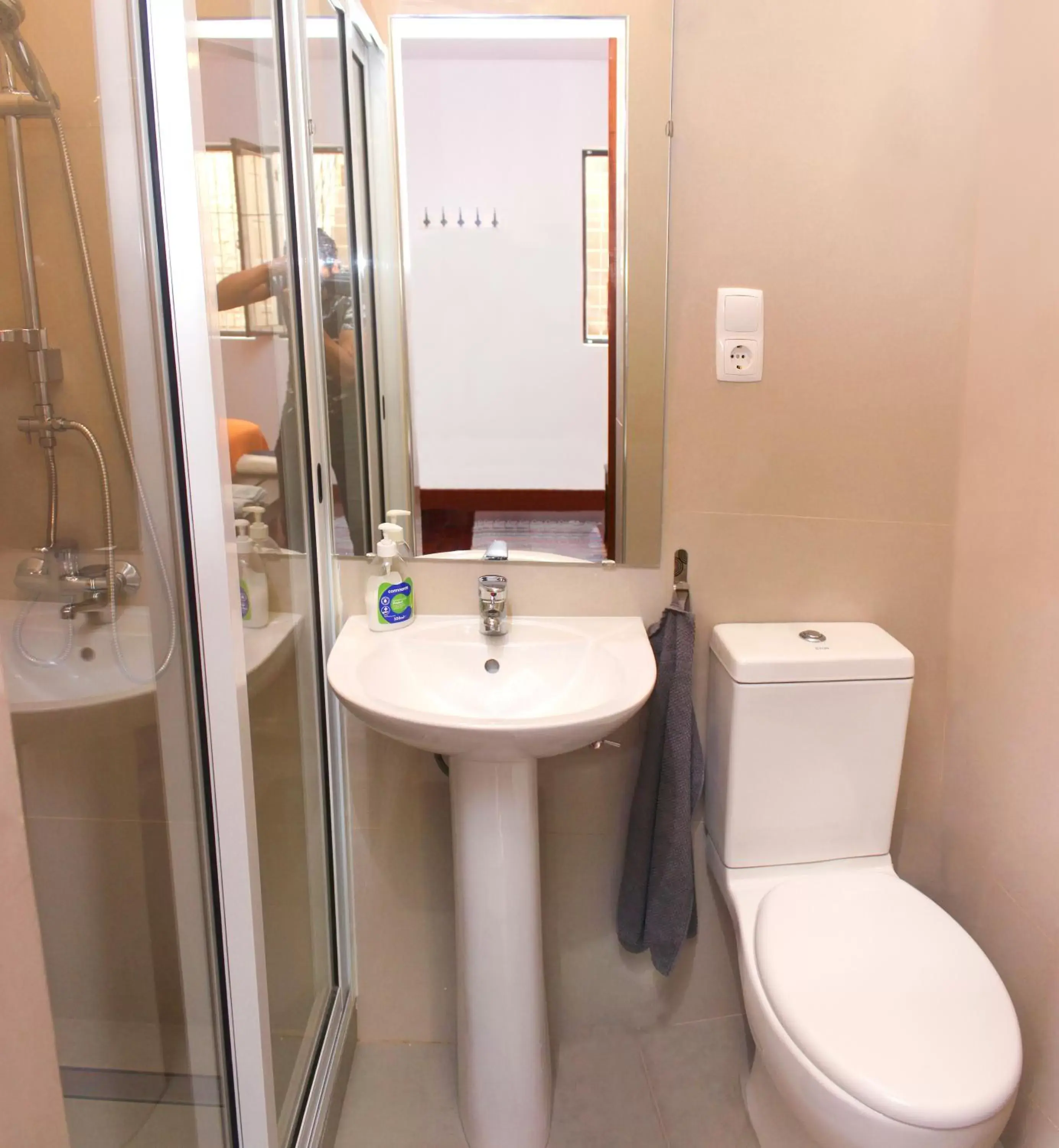 Large Double Room - single occupancy in Vila Mira Mar Large Double Room - single occupancy in Vila Mira Mar