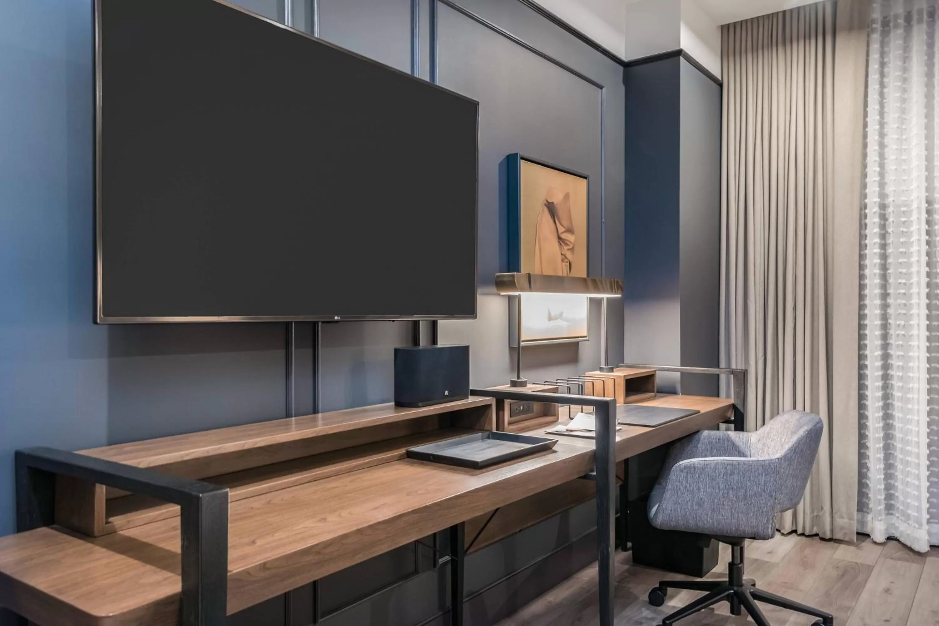 Photo of the whole room in Renaissance Milwaukee West Hotel