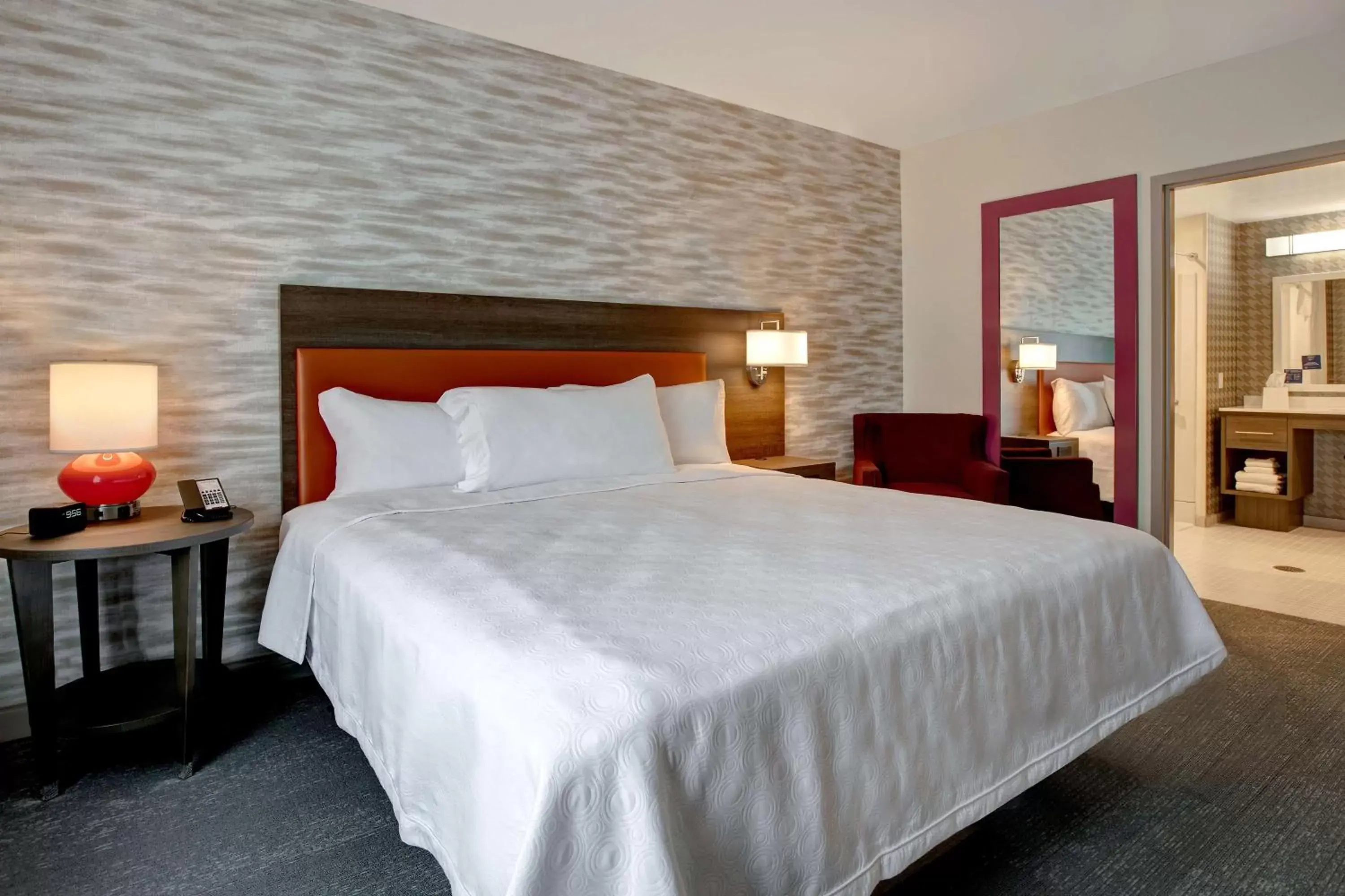 Bed in Home2 Suites By Hilton Carmel Indianapolis