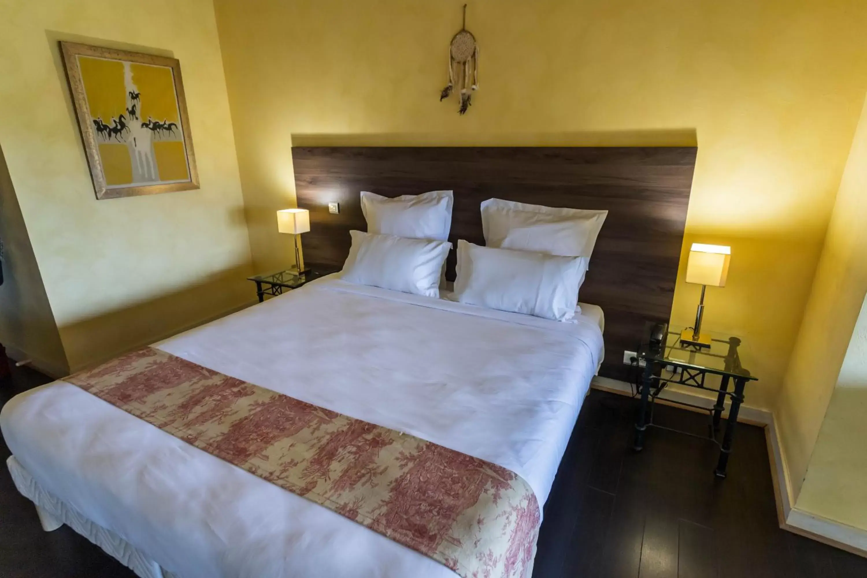 Bed in HOTEL restaurant CÔTE GARONNE le BALCON DES DAMES - Tonneins Marmande Agen - chambres climatisées