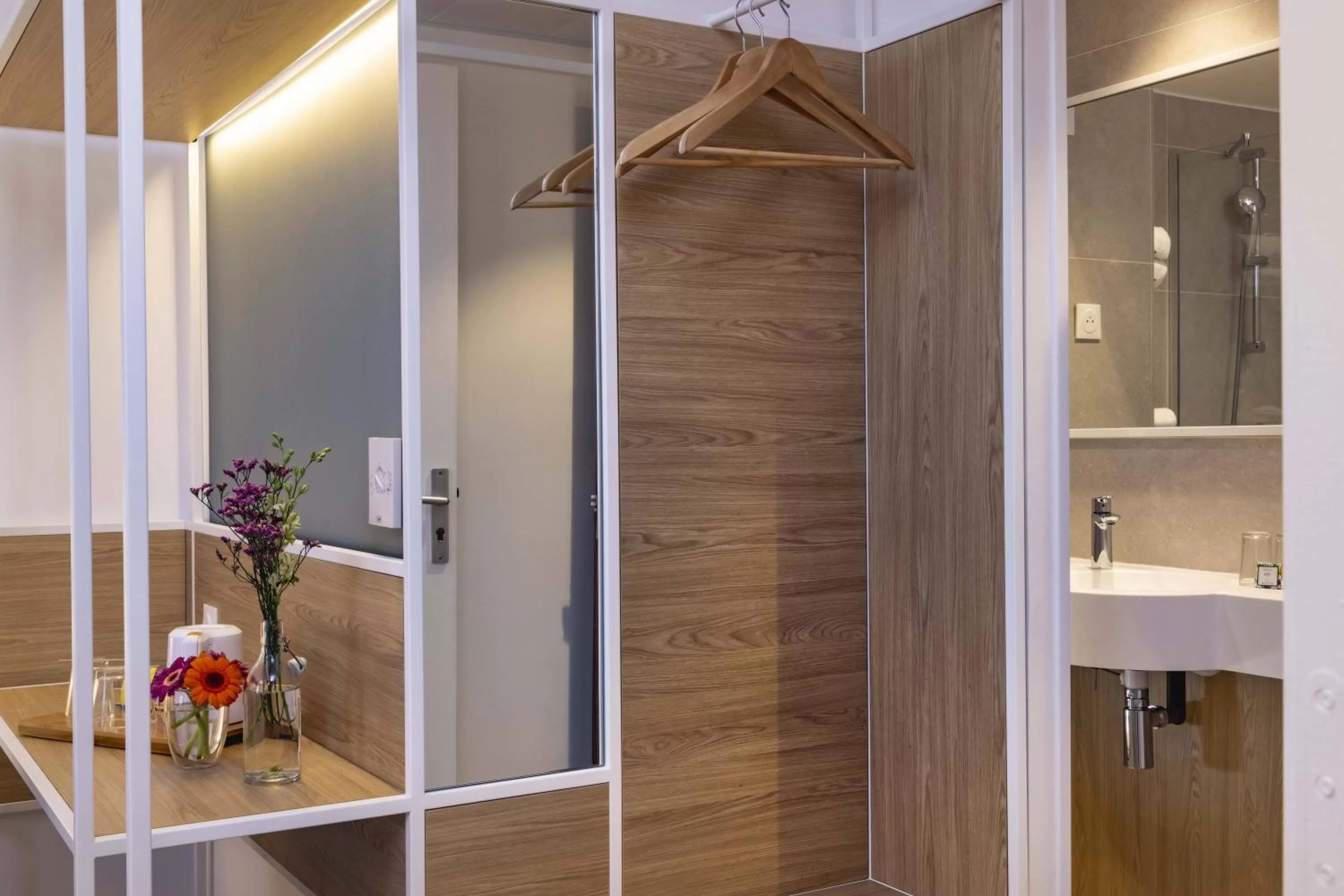 Bedroom in Hotel Paris Louis Blanc