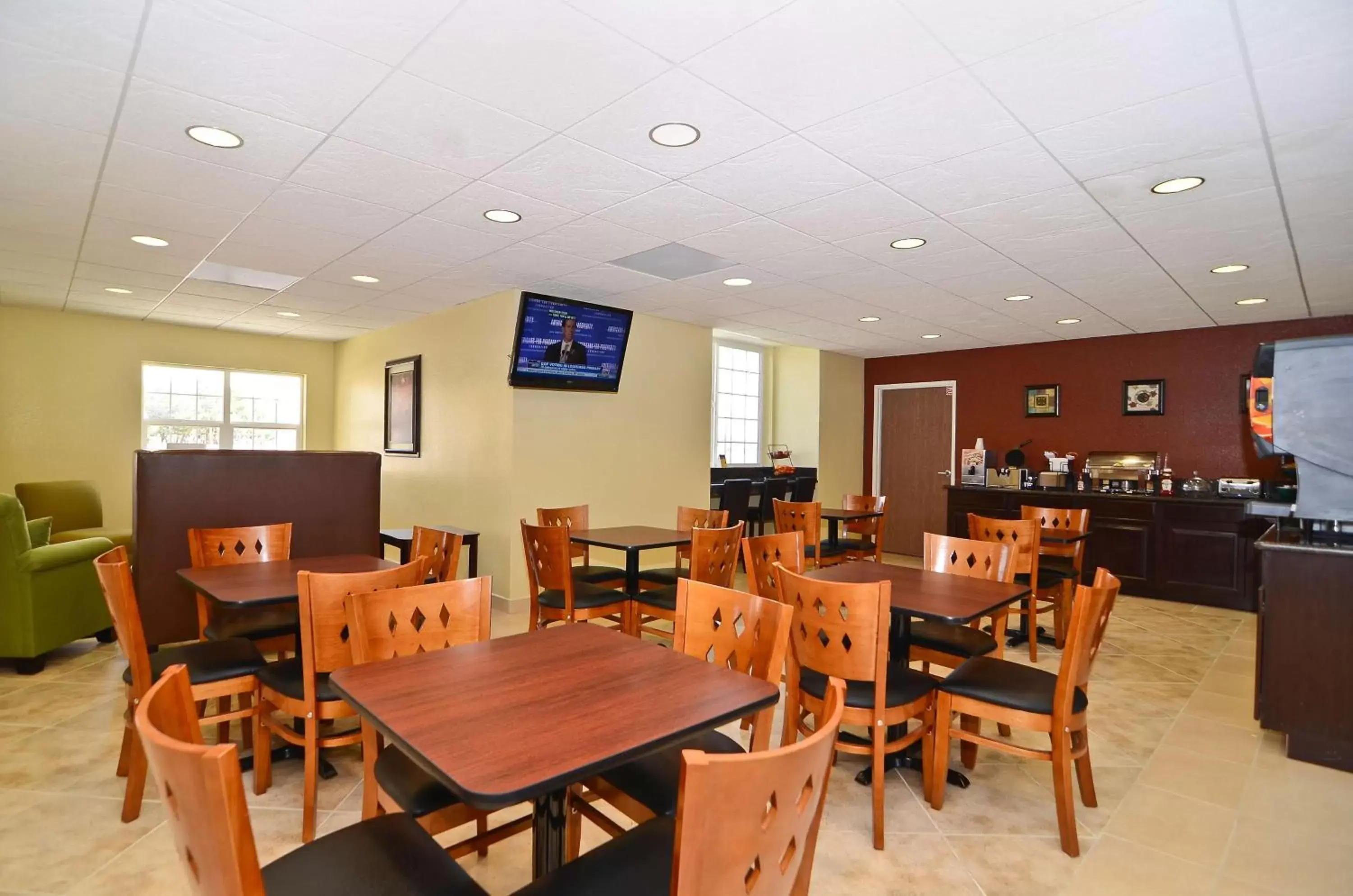 Restaurant/Places to Eat in Best Western California City Inn & Suites