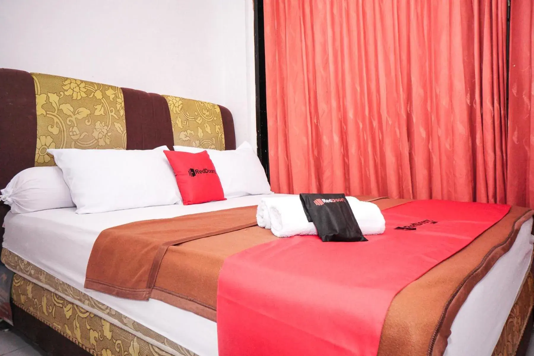 Bedroom, Bed in RedDoorz near Palembang Square Mall 2