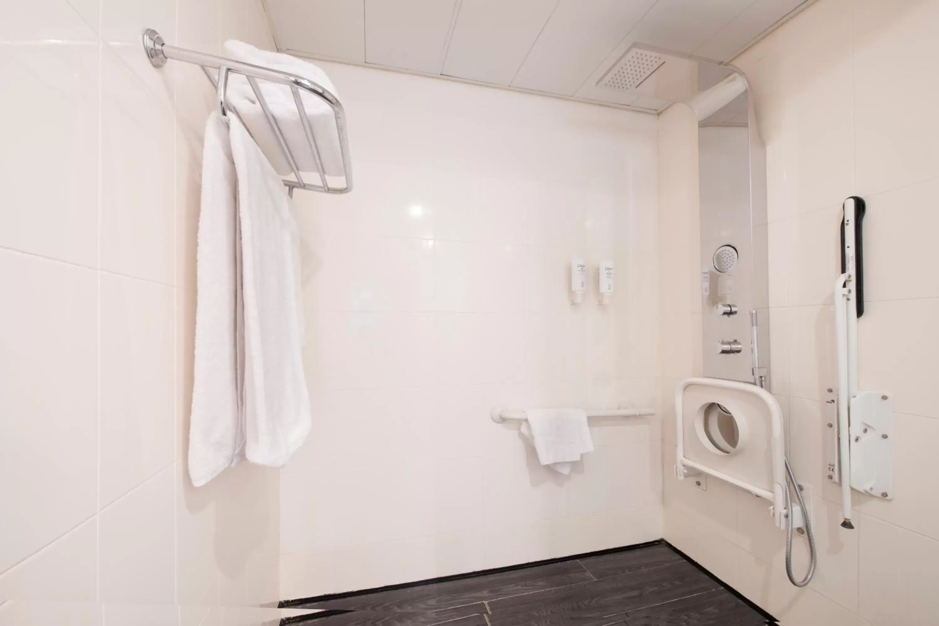 Bathroom in Suites Plaza Hotel & Wellness