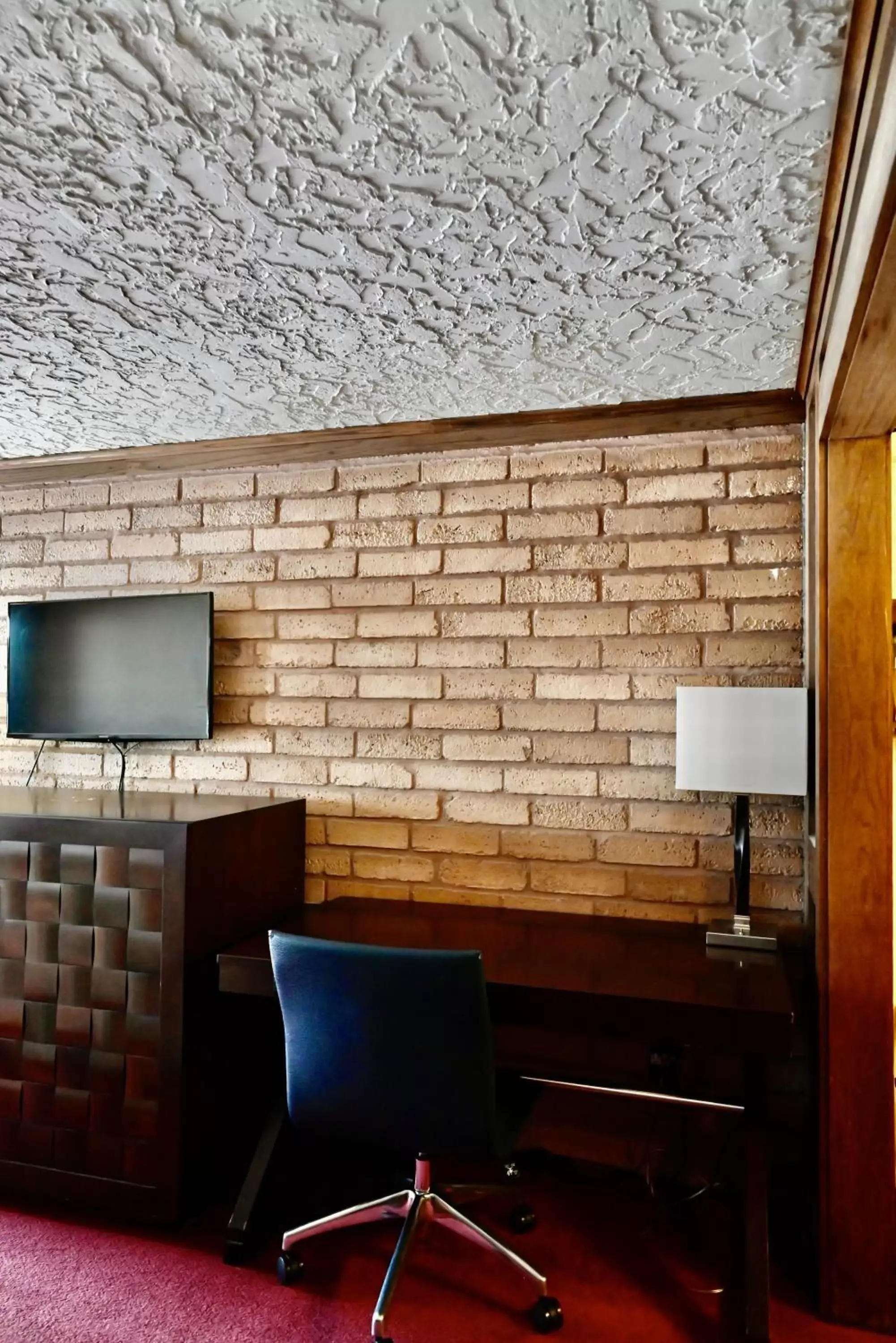 TV and multimedia in Rittiman Inn and Suites