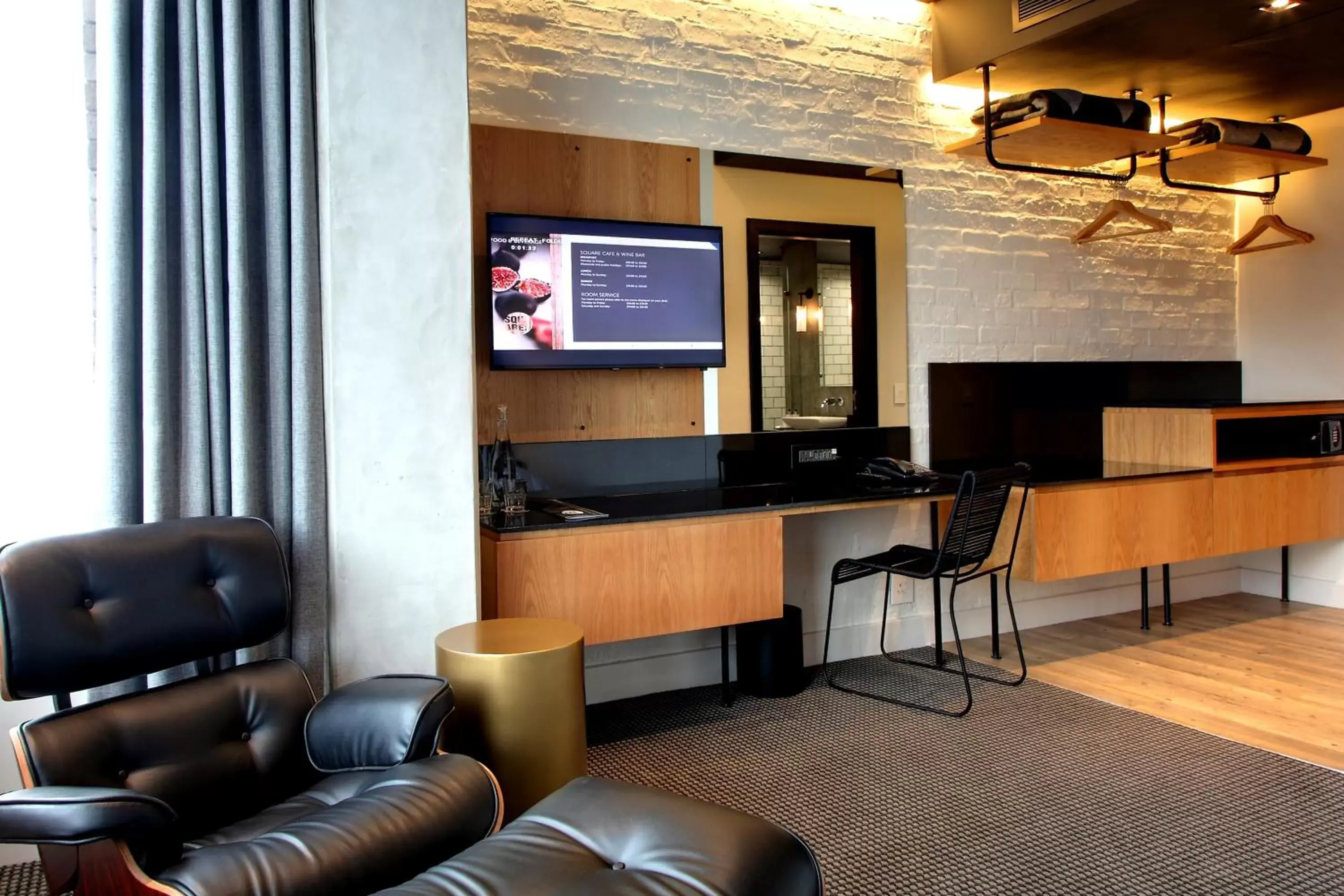 Seating area, Lounge/Bar in Century City Hotel Urban Square