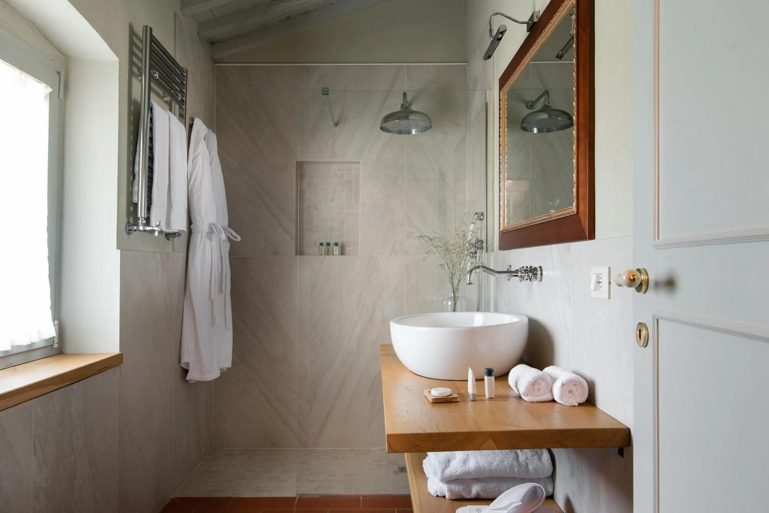 Bathroom in Relais Villa Olmo - Place of Charme
