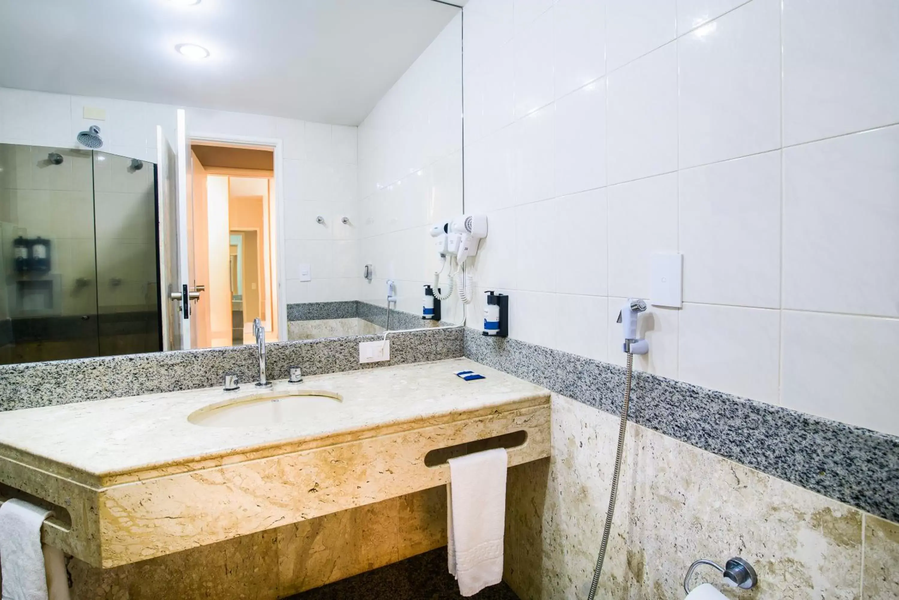 Bath, Bathroom in Slaviero Londrina Flat