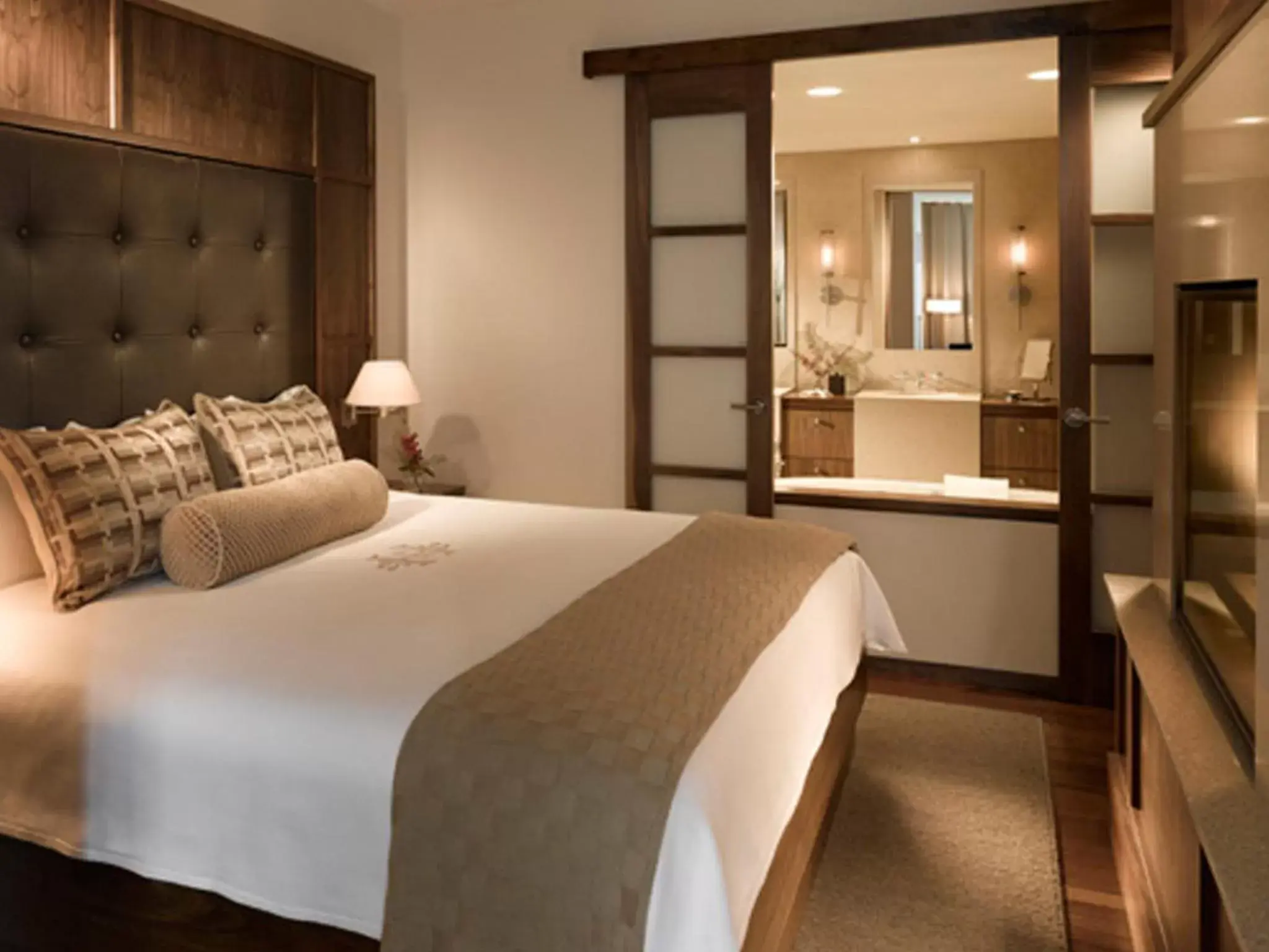 Bedroom, Bed in Portland Harbor Hotel